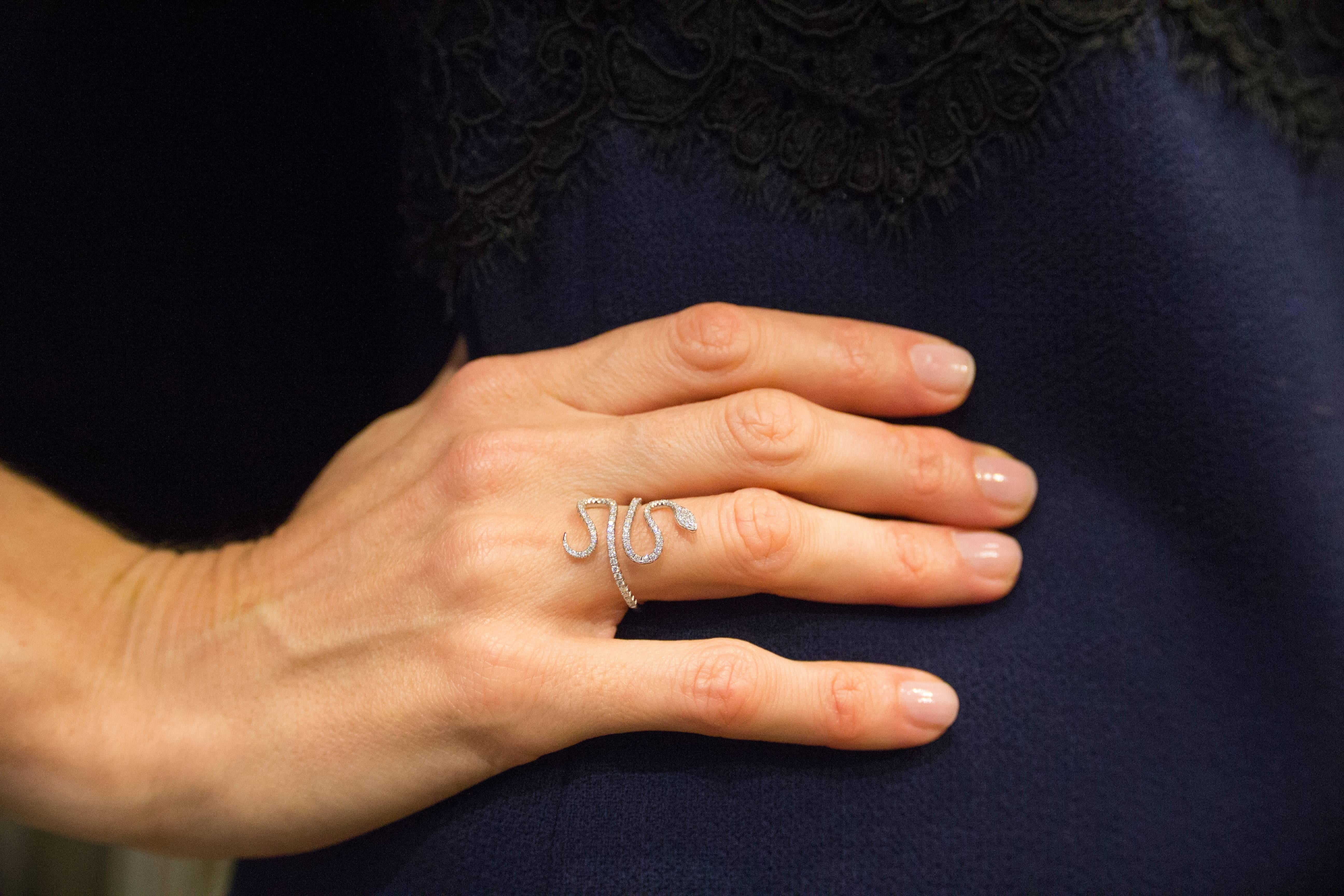 Jona White Diamond 18 Karat White Gold Snake Ring In New Condition In Torino, IT