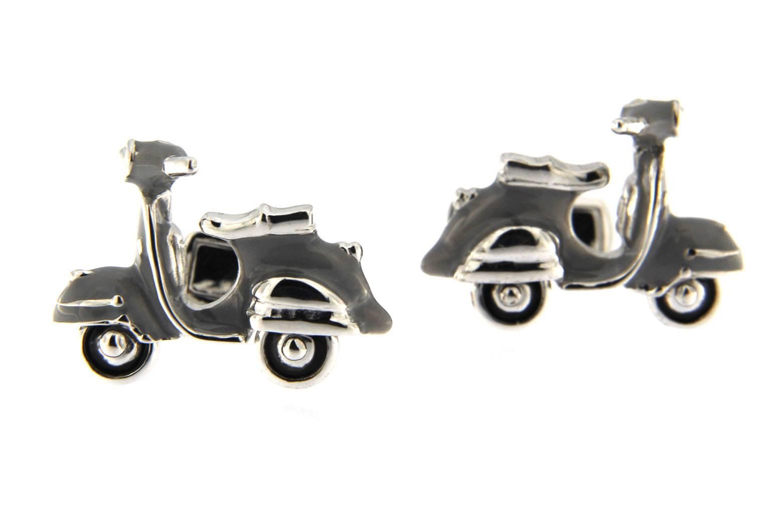 Jona design collection, hand crafted in Italy, sterling silver scooter cufflinks with rotating wheels and black enamel.
Dimensions : H 0.65 in x W 0.90 in x D 0.20 in - H 16.60 mm x W 23.05 mm X D 5.17 mm.
All Jona jewelry is new and has never been