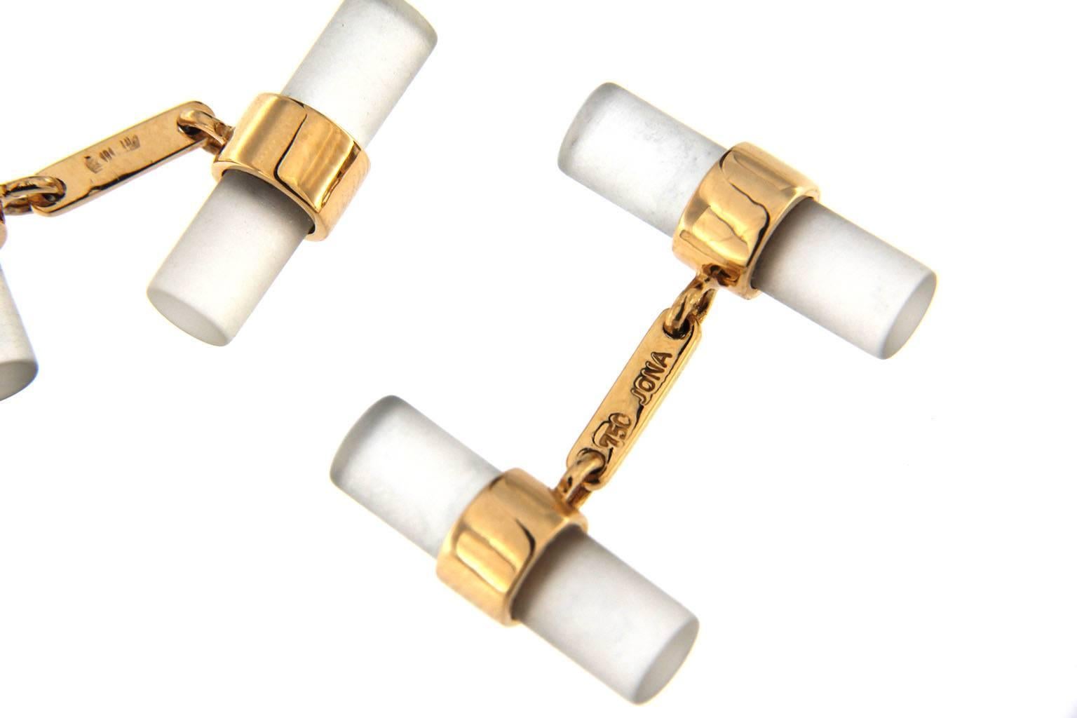 Rock Crystal 18 karat rose gold bar cufflinks, designed by Alex Jona and hand made in Italy. Marked Jona. Dimensions: L x 20.43 mm, Dm x 7.40 mm (each bar) - L x 0.80 in, Dm x 0.29 in.
Alex Jona cufflinks stand out, not only for their special design