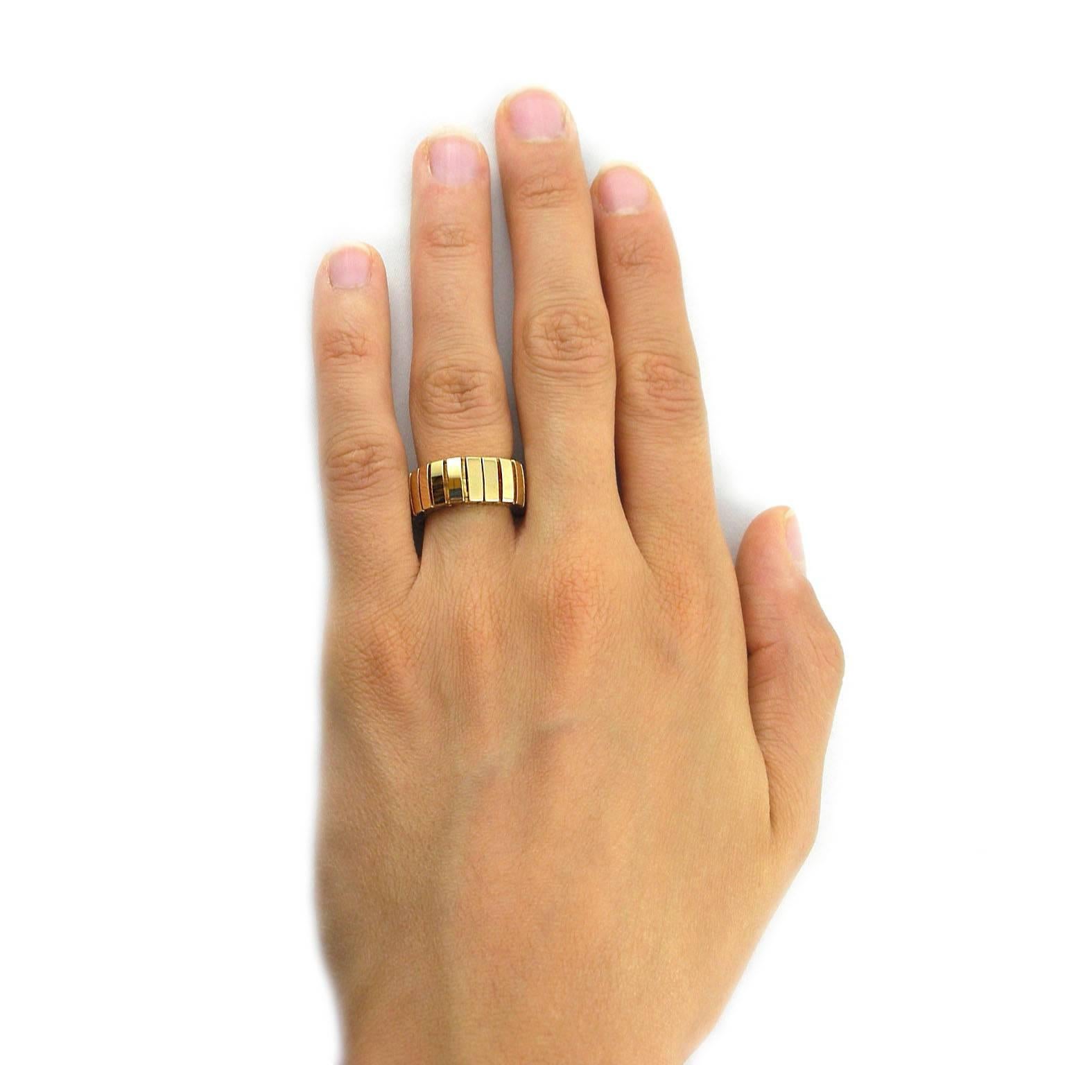 Jona design collection, hand crafted in Italy, 18 Karat yellow gold flexible band ring. US size 7 can be sized to any specification.
Dimensions : H 0.82 in x W 0.82 in x D 0.11 in - H 21 mm x W 21 mm X D 3 mm.
All Jona jewelry is new and has never