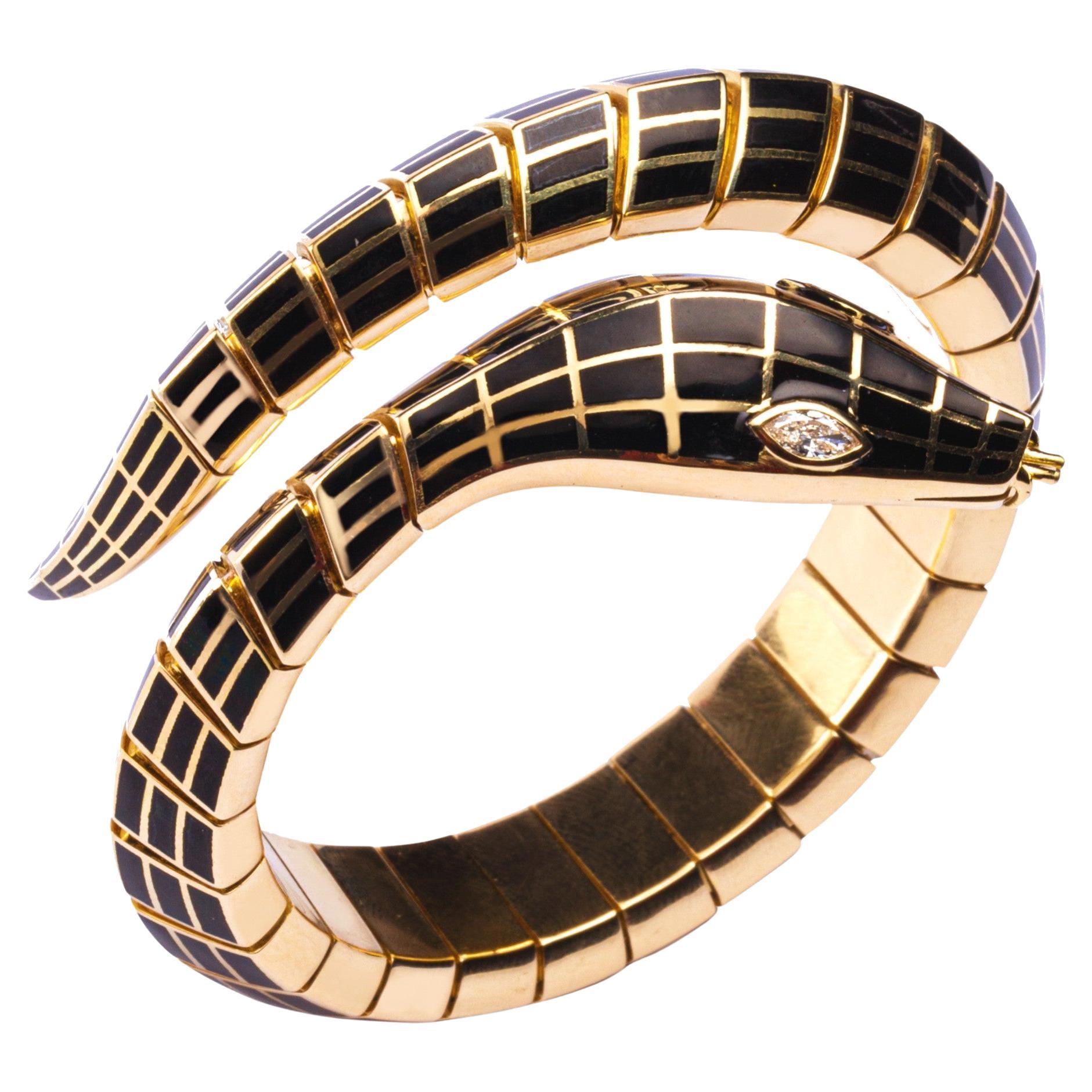 Flexibles Schlangenarmband aus Gold mit weißem Diamant und schwarzer Emaille im Angebot