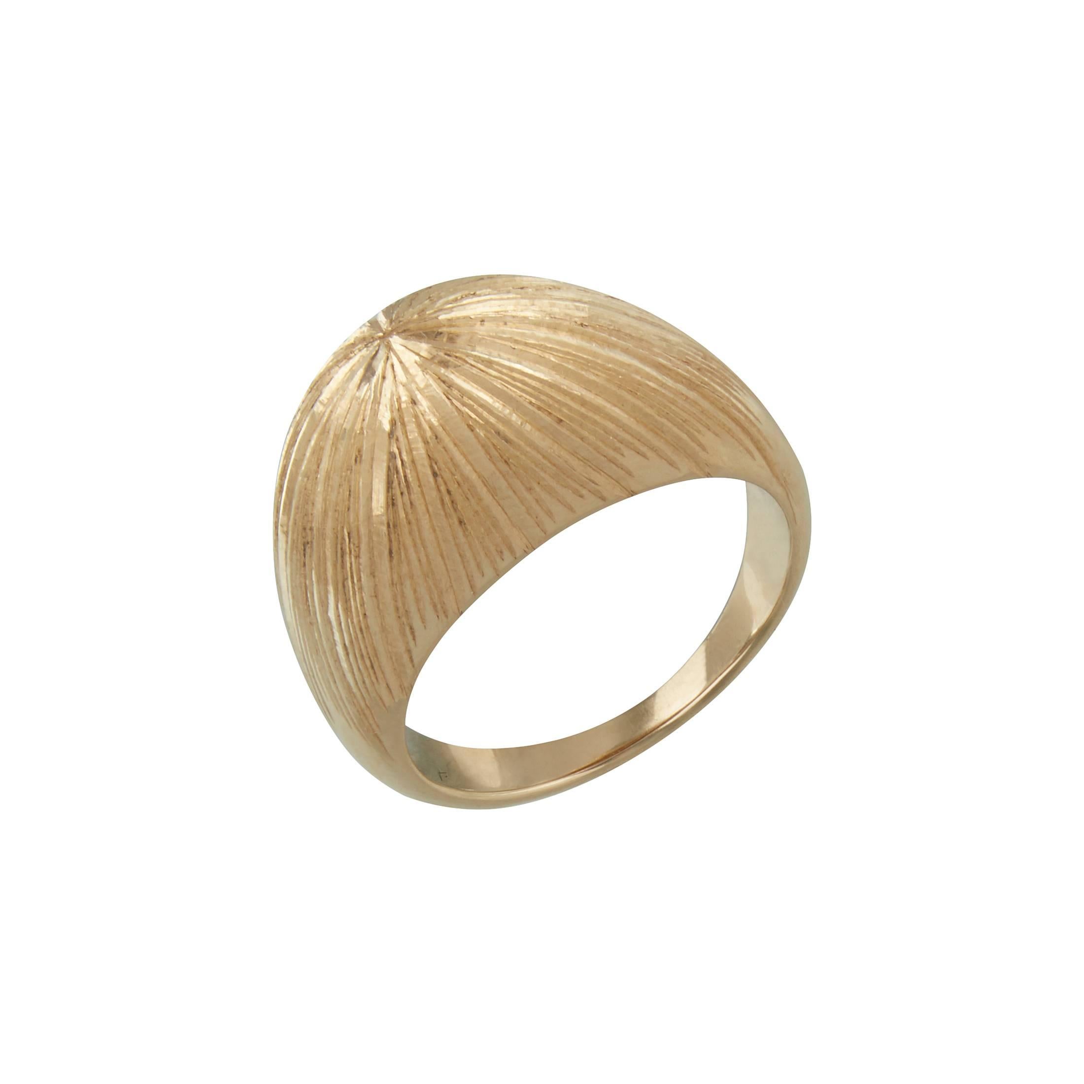 Zara Simon Hand Engraved Gold Rio Ring In New Condition For Sale In London, GB