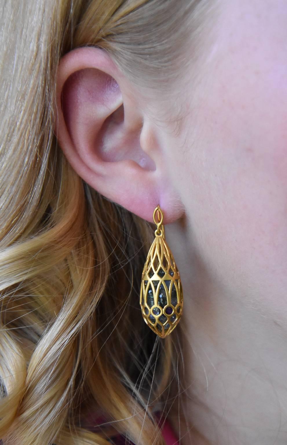 These earrings are truly special!  With blue and green sapphire faceted pears floating loose inside an 18kt Gold cage, you will definitely be mesmerized by their creativity.  These earrings are in Lauren Harper's signature 18kt Gold matte finish. 