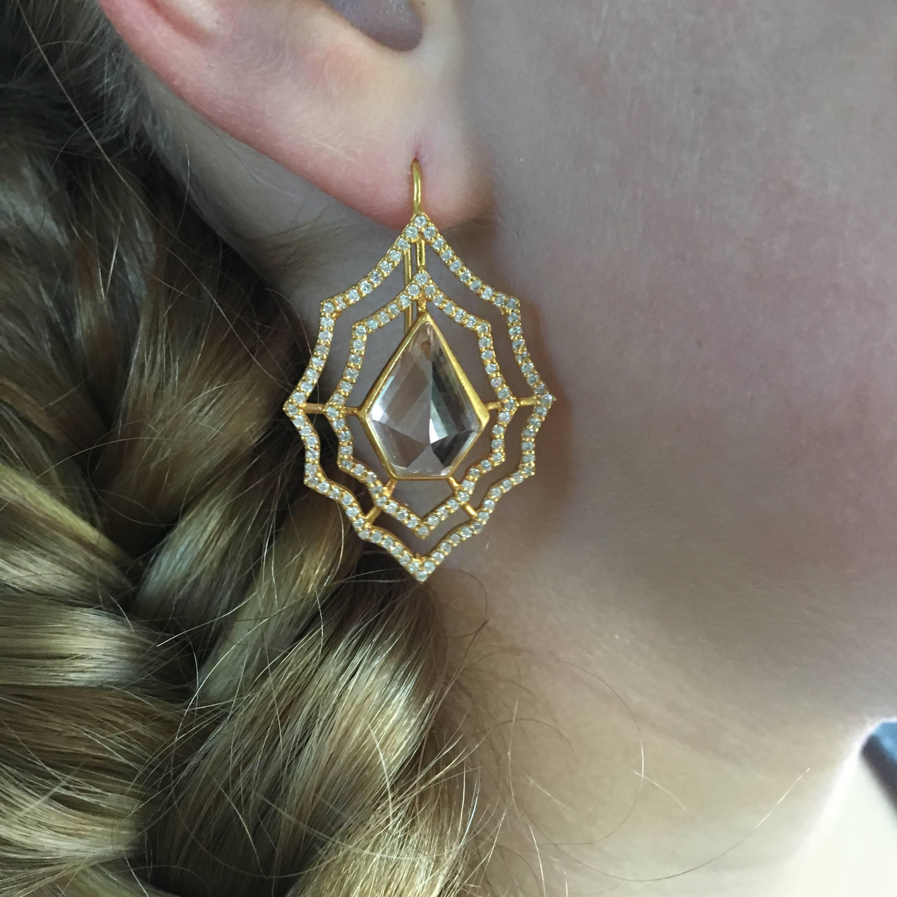 Contemporary 10.96 Carat Kunzite 1.26 Carat Diamond Gold Earrings For Sale