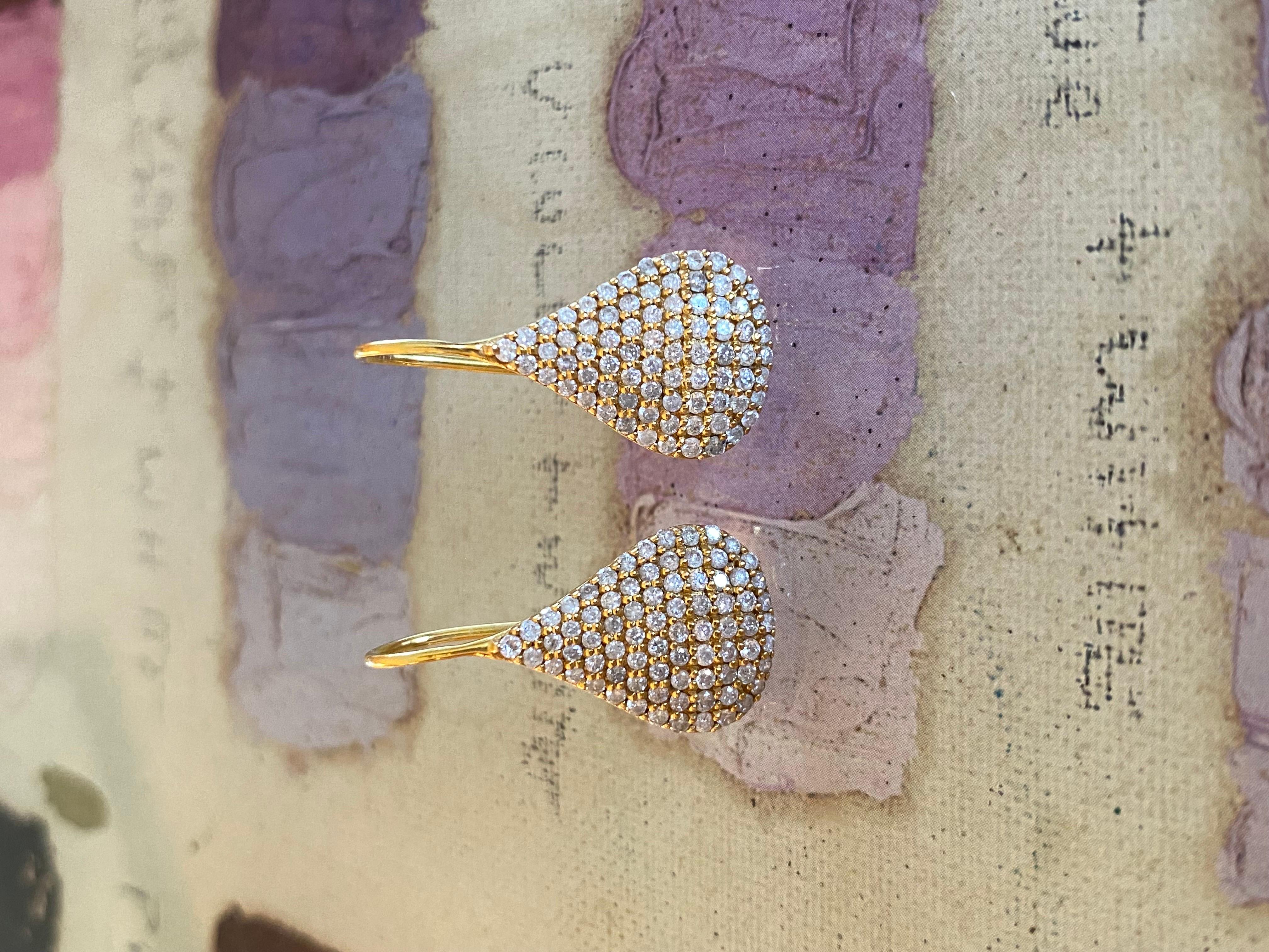1.12 Carat Diamonds Yellow Gold Pear Drop Earrings by Lauren Harper In New Condition For Sale In Winnetka, IL