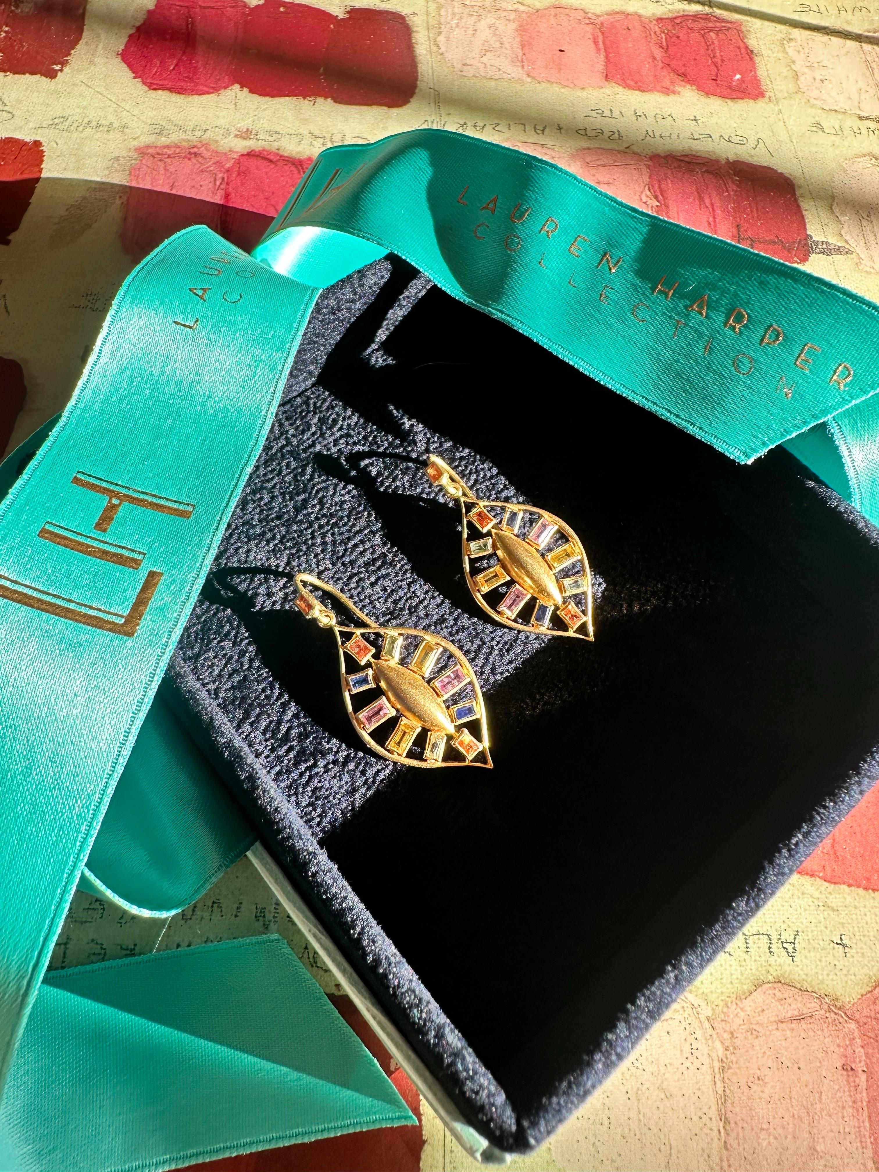 Lauren Harper Gold-Tropfen-Ohrringe mit mehrfarbigen Saphiren im Angebot 6