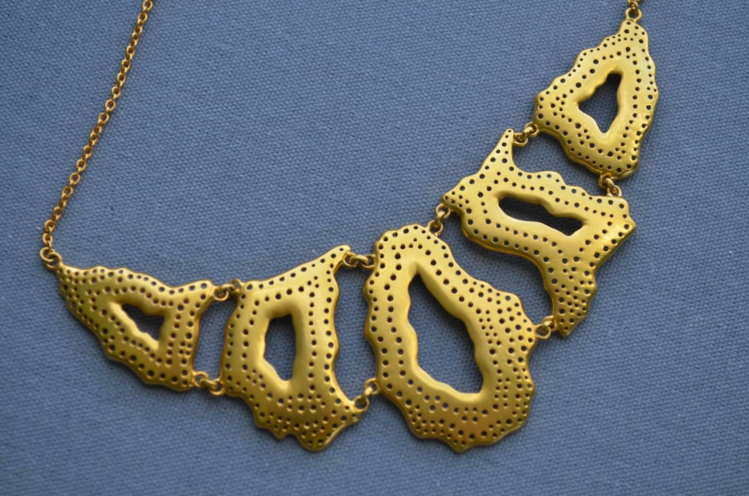 Lauren Harper Geode-Inspired Emerald, Tanzanite and Gold Statement Necklace In New Condition For Sale In Winnetka, IL