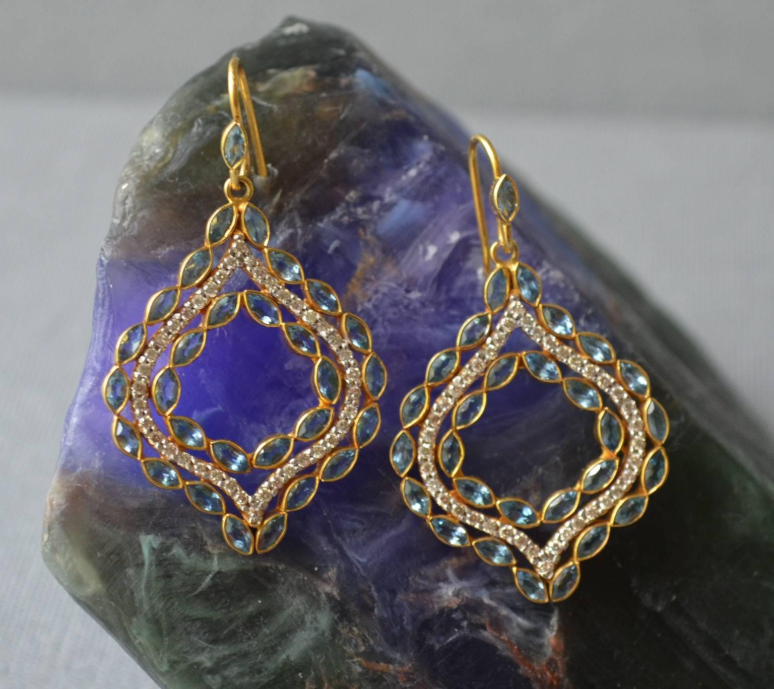 Lauren Harper .76 Carat Diamonds Aquamarine Gold Drop Earrings In New Condition In Winnetka, IL