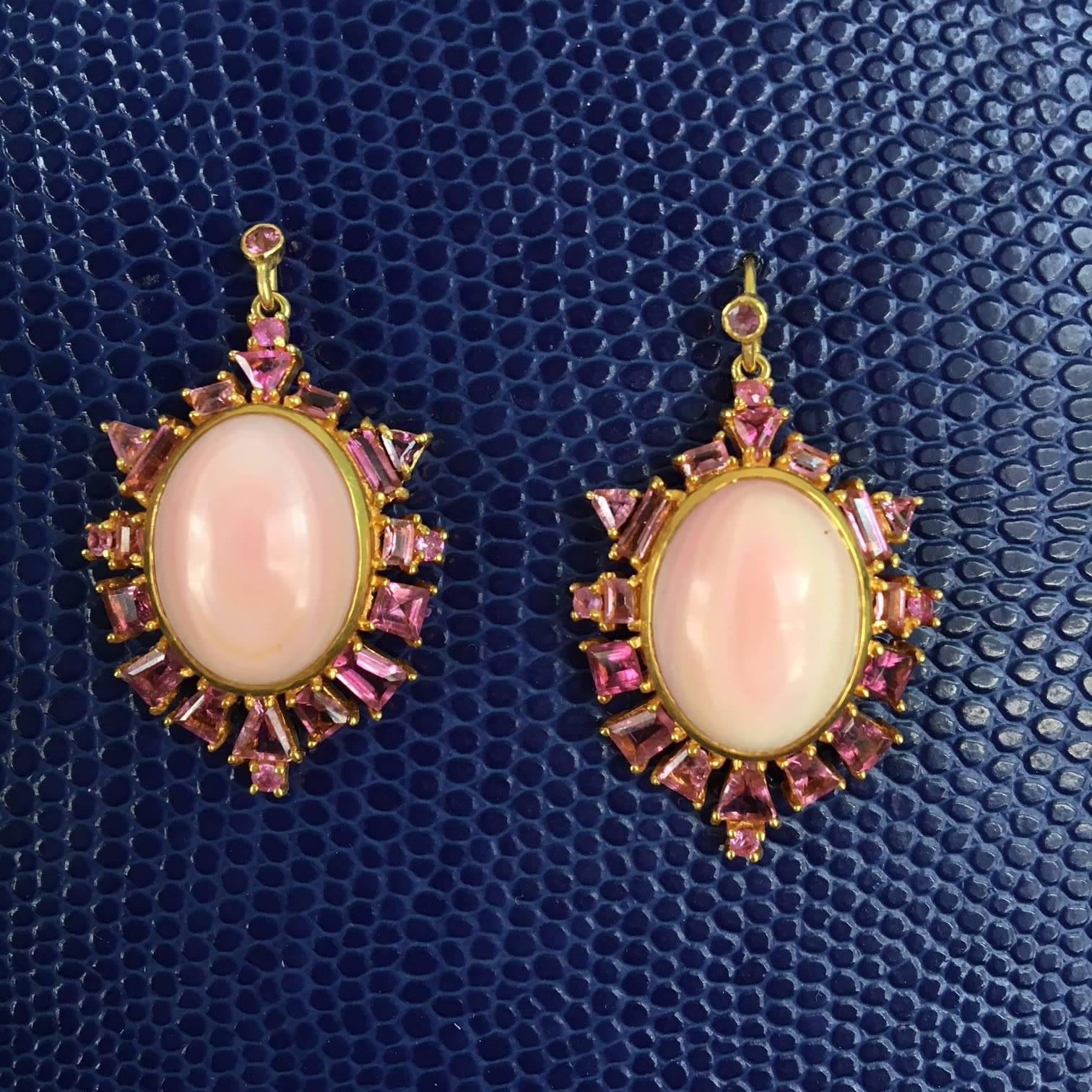 Lauren Harper Collection Pink Coral, Pink Sapphire, Gold Statement Drop Earrings In New Condition In Winnetka, IL