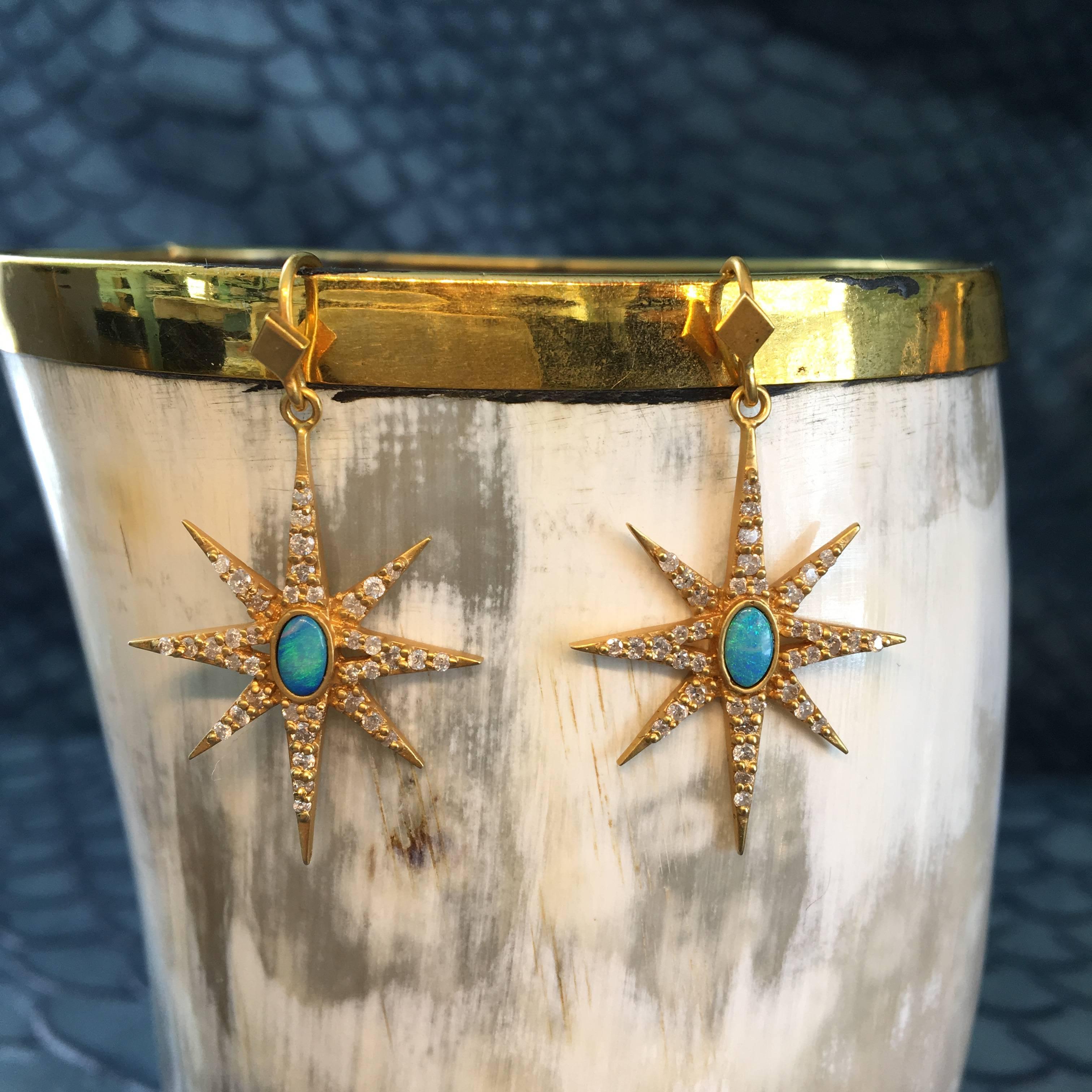 These beautiful star shaped earrings are truly eye catching, with .80 carats of sparkly white diamonds and boulder opals.  Set in Lauren Harper's signature matte 18kt Gold finish, these earrings are perfect for day or night.  Lightweight enough for