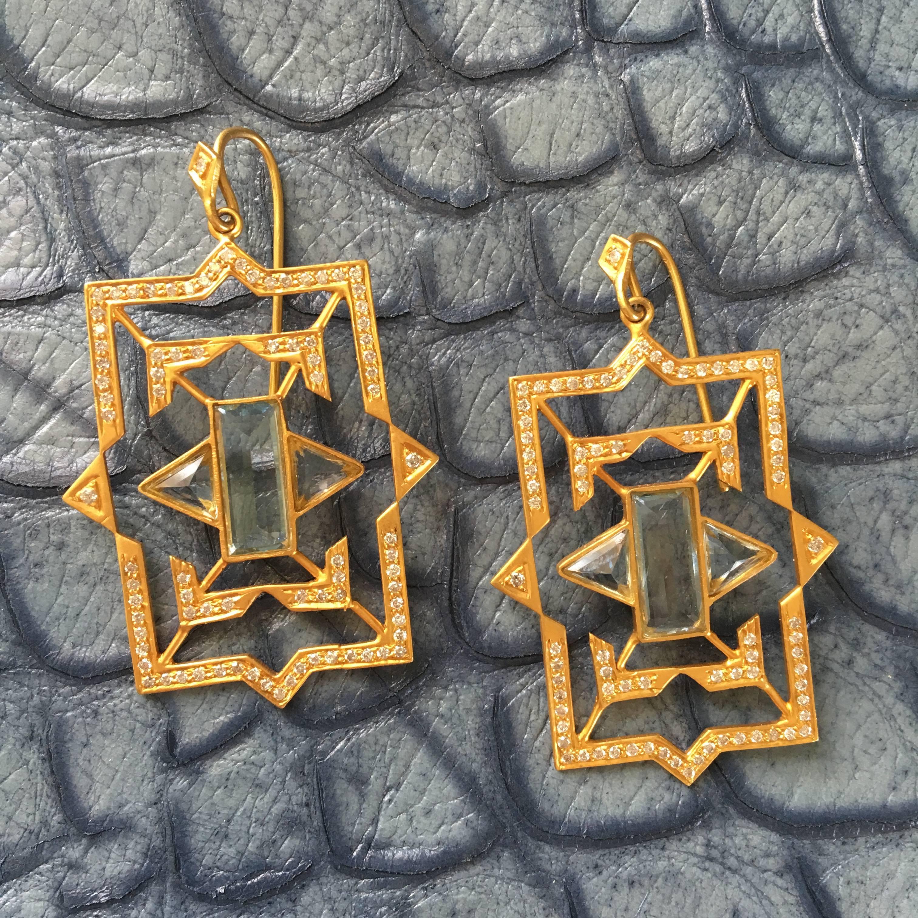 Lauren Harper 4.9 Carat Aquamarine, 1.22 Carat Diamond, Gold Geometric Earrings 3