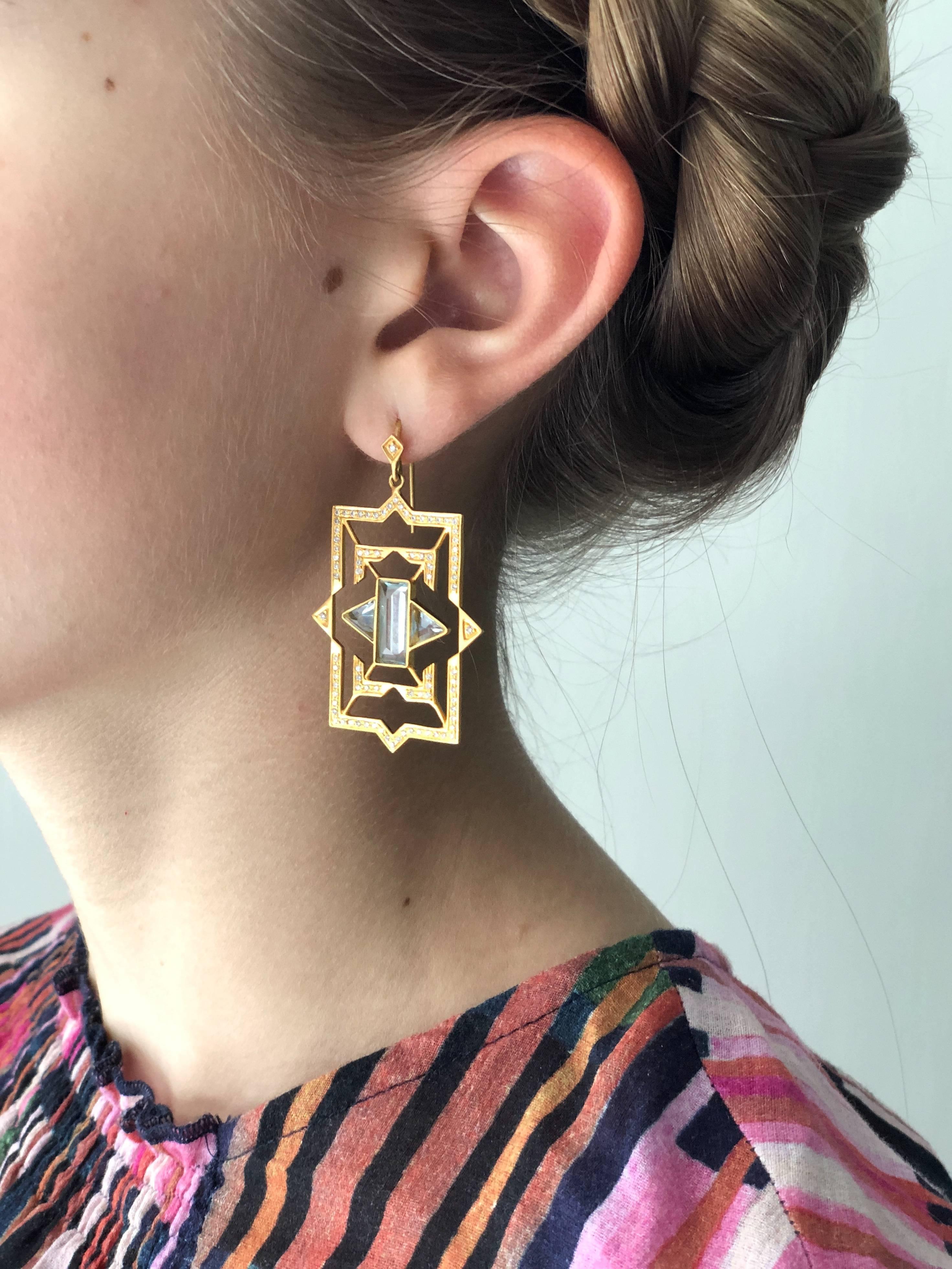 Women's Lauren Harper 4.9 Carat Aquamarine, 1.22 Carat Diamond, Gold Geometric Earrings
