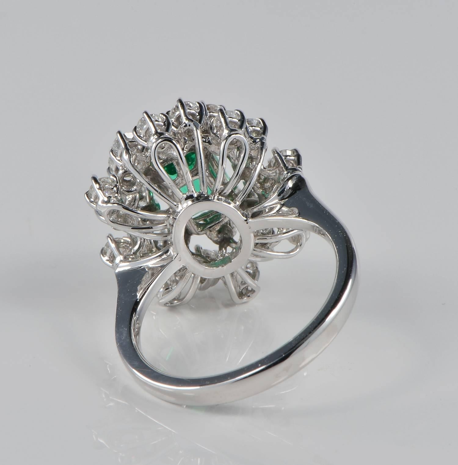 1.70 Carat Natural Colombian Emerald 1.50 Carat Diamond Vintage Cluster Ring In Excellent Condition For Sale In Napoli, IT