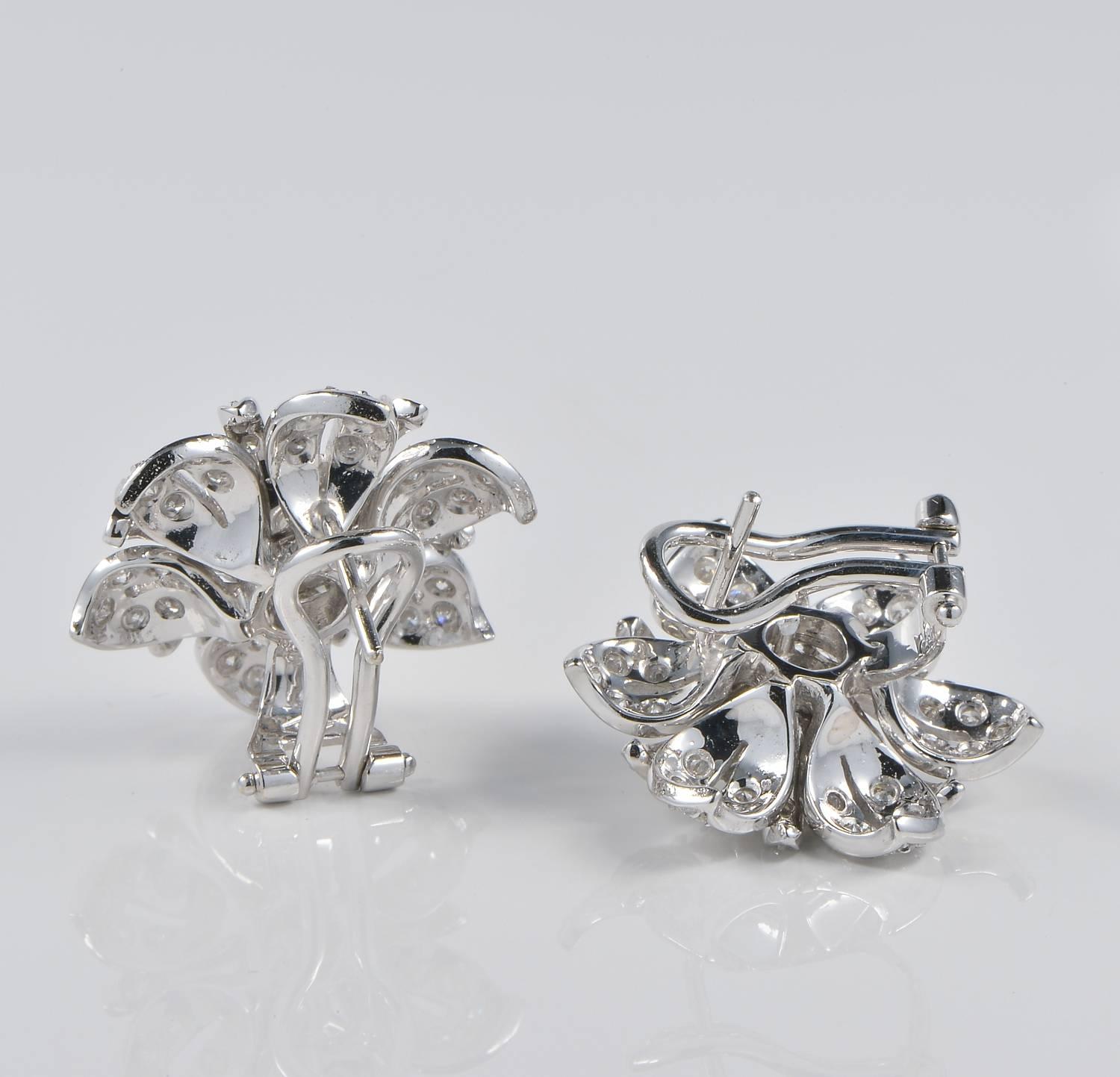 2.35 Carat Diamond Beautiful Vintage Flower Earrings In Excellent Condition In Napoli, IT
