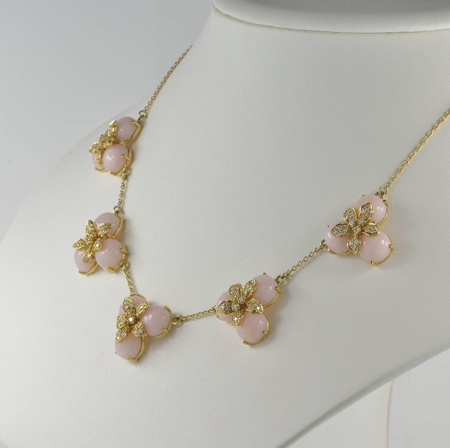 Pink Opal and Diamond Vintage Necklace In Excellent Condition For Sale In Napoli, IT