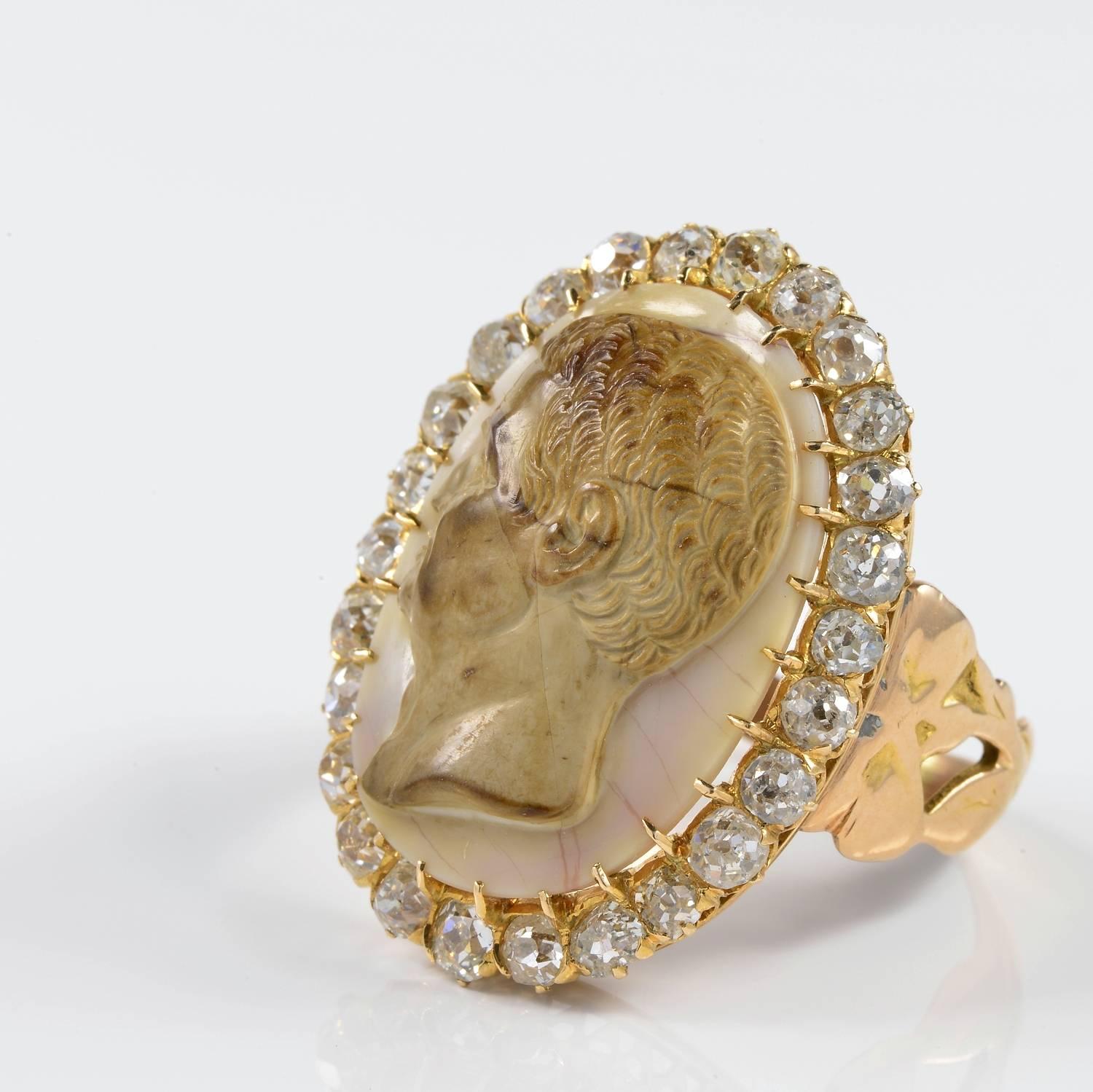 Victorian 2.50 Carat Diamond Augustus Head Agate Ring In Excellent Condition For Sale In Napoli, IT