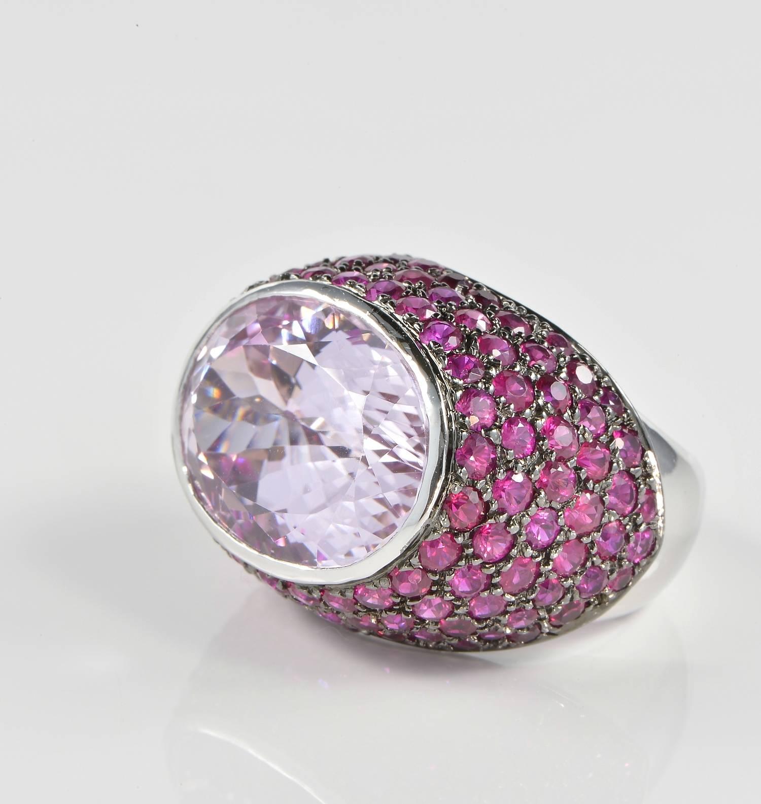 Fabulous 18.0 Carat Kunzite 5.0 Carat Ruby Contemporary Ring In Excellent Condition For Sale In Napoli, IT