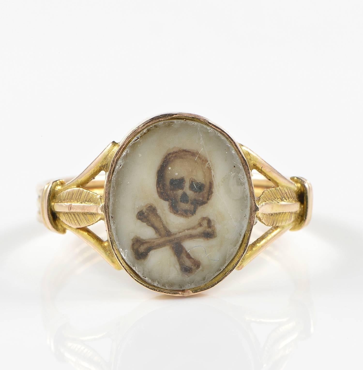 
Memento Mori stands for “remember you must die” the skull motif is a prominent motif of the Memento Mori, only jewellery can convey a harsh reality in such an elegant form as expression of people mortality

Authentic pre - Georgian Stuart period