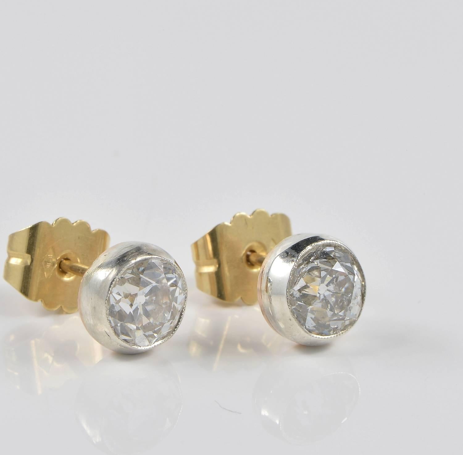 Antique Victorian 2.50 Carat Diamond Gold Silver Stud Earrings In Good Condition In Napoli, IT