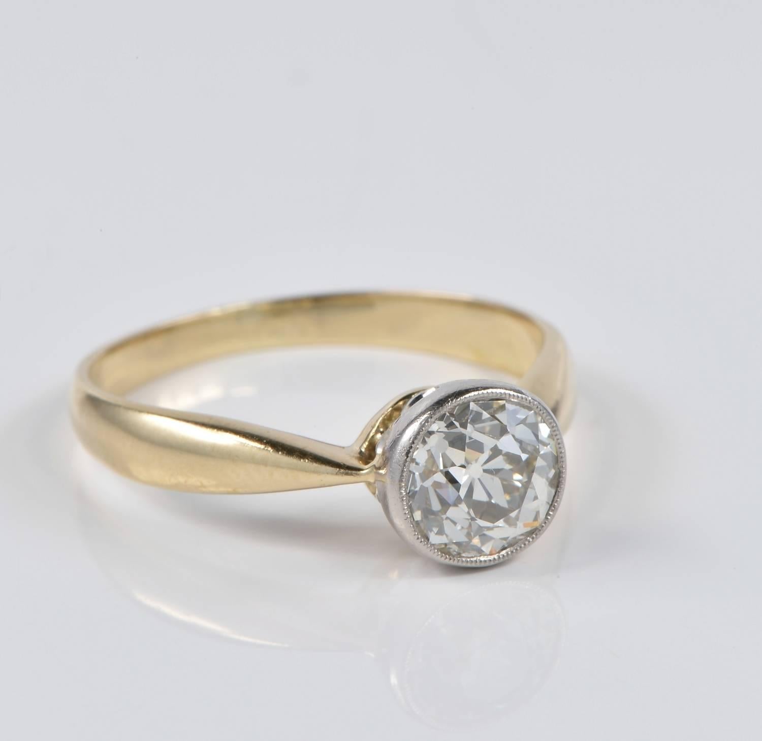 Grace and simplicity are remarked here to express a ring that will last for ever 
14 KT solidly hand crafted during 1900 ca - marked with the top bezel crafted of solid PLATINUM lovely under gallery work and millpoint finishing around the rub over