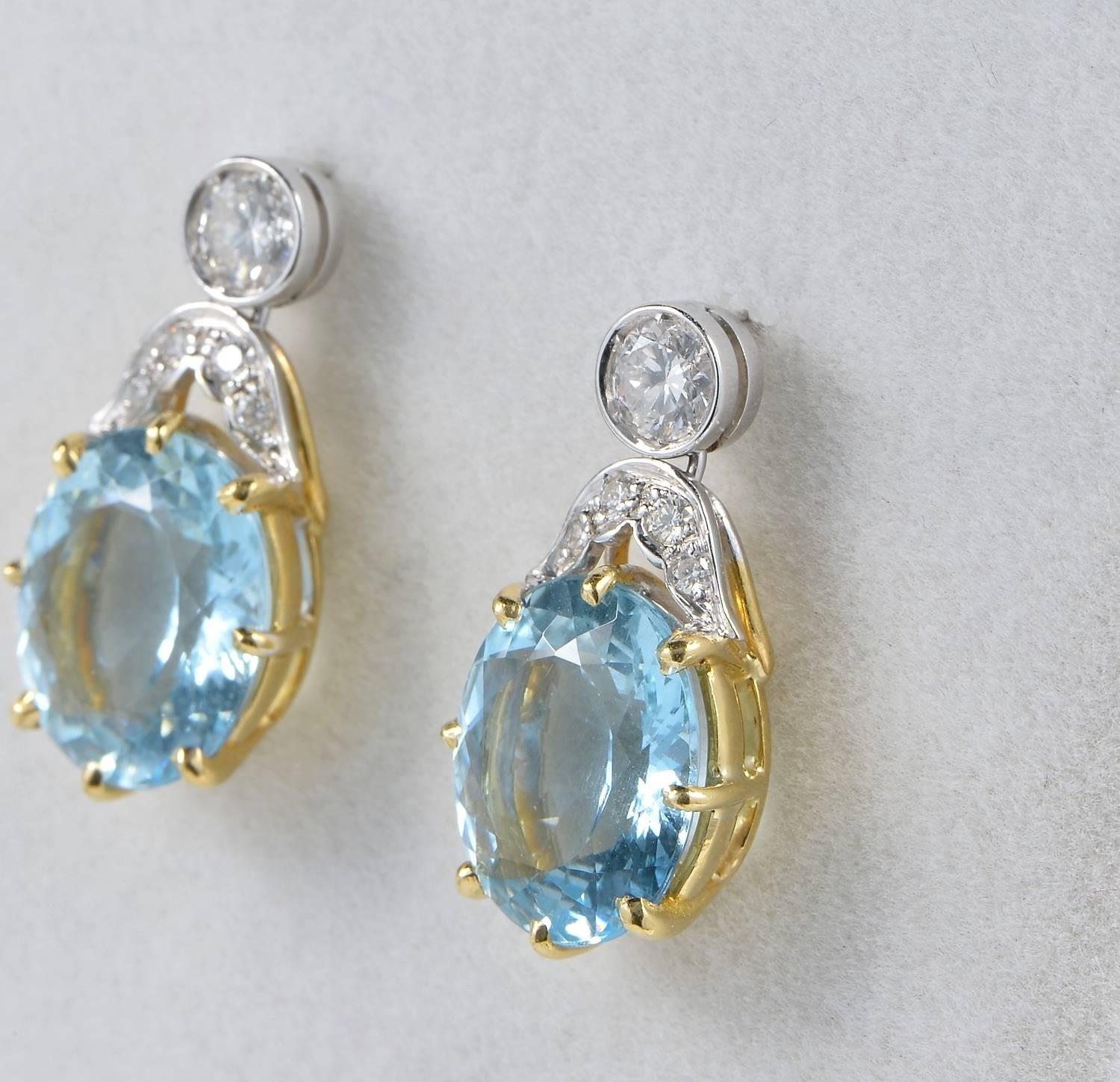 Women's Art Deco 13.00 Carat Natural Aquamarine 1.05 Carat Diamond Drop Earrings For Sale