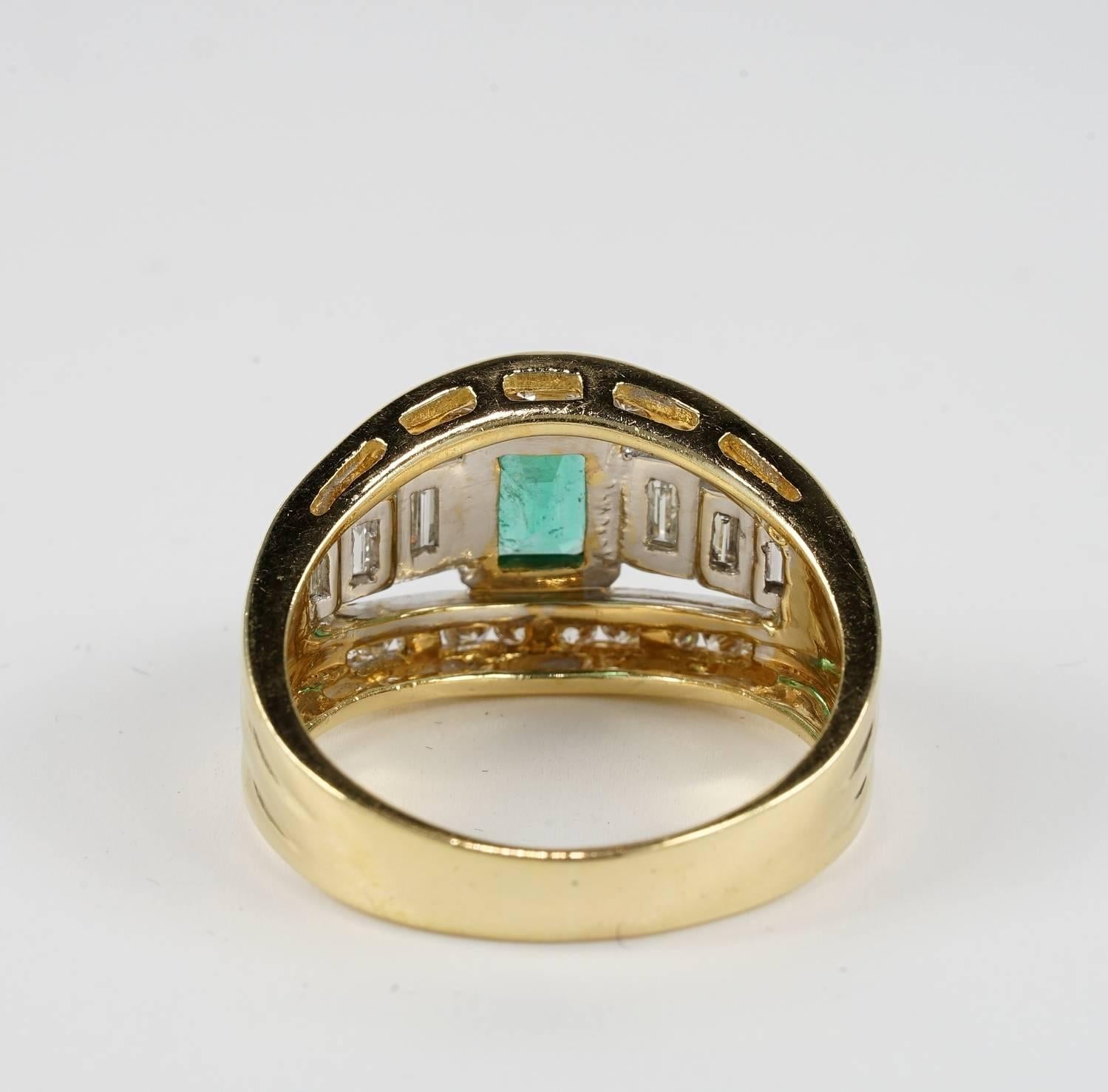 1.0 Carat Colombian Emerald and Diamond Vintage Ring For Sale 2
