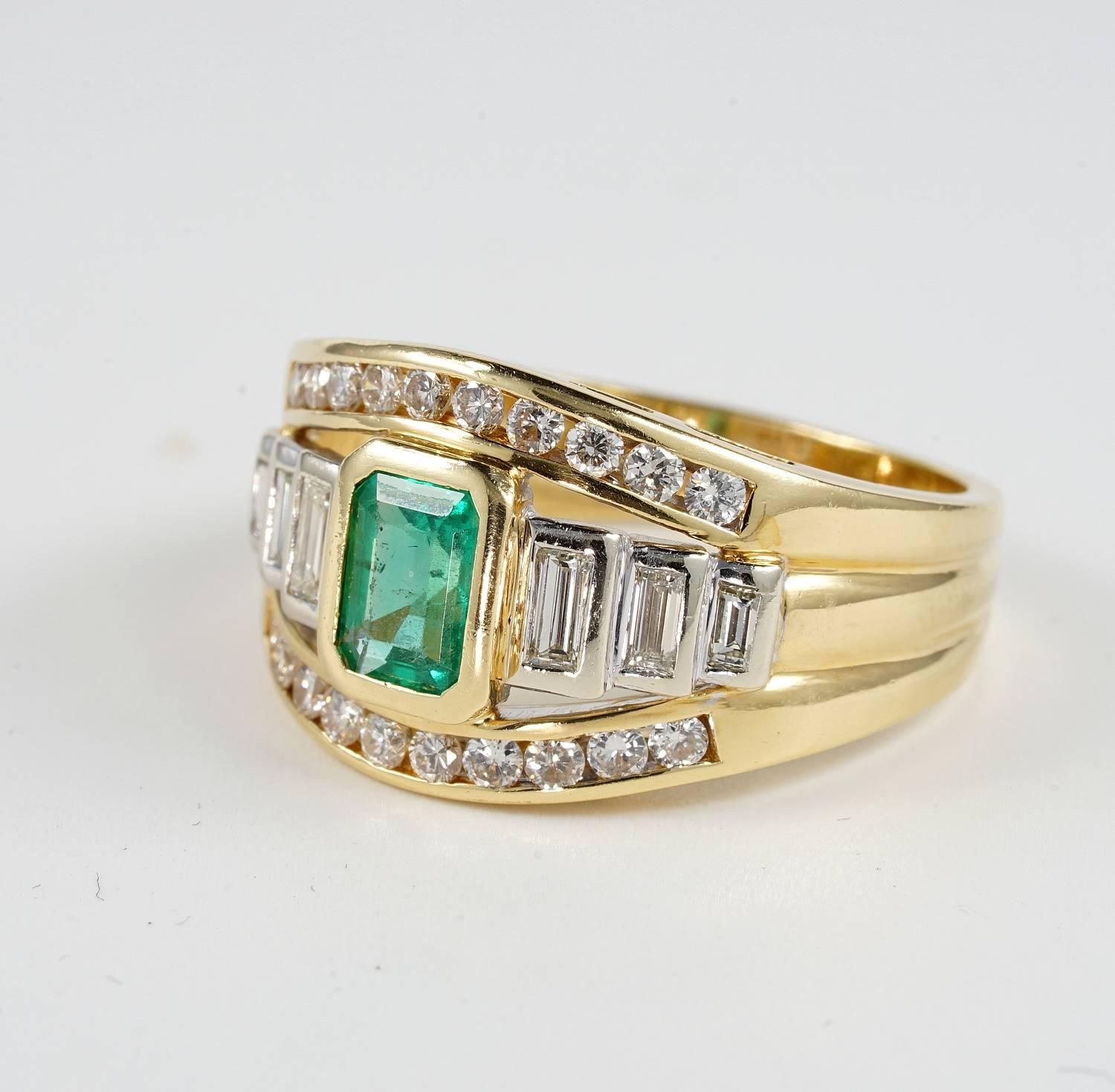Women's 1.0 Carat Colombian Emerald and Diamond Vintage Ring For Sale