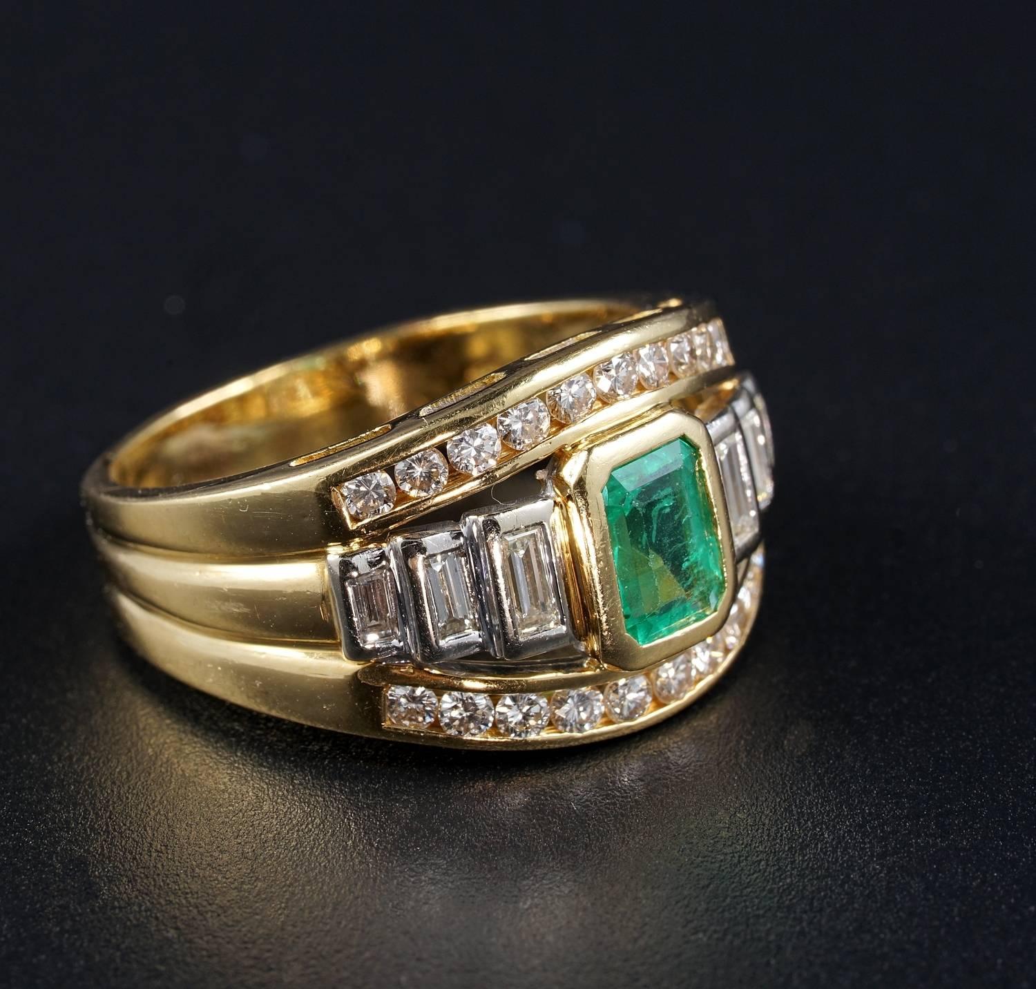 1.0 Carat Colombian Emerald and Diamond Vintage Ring For Sale 1