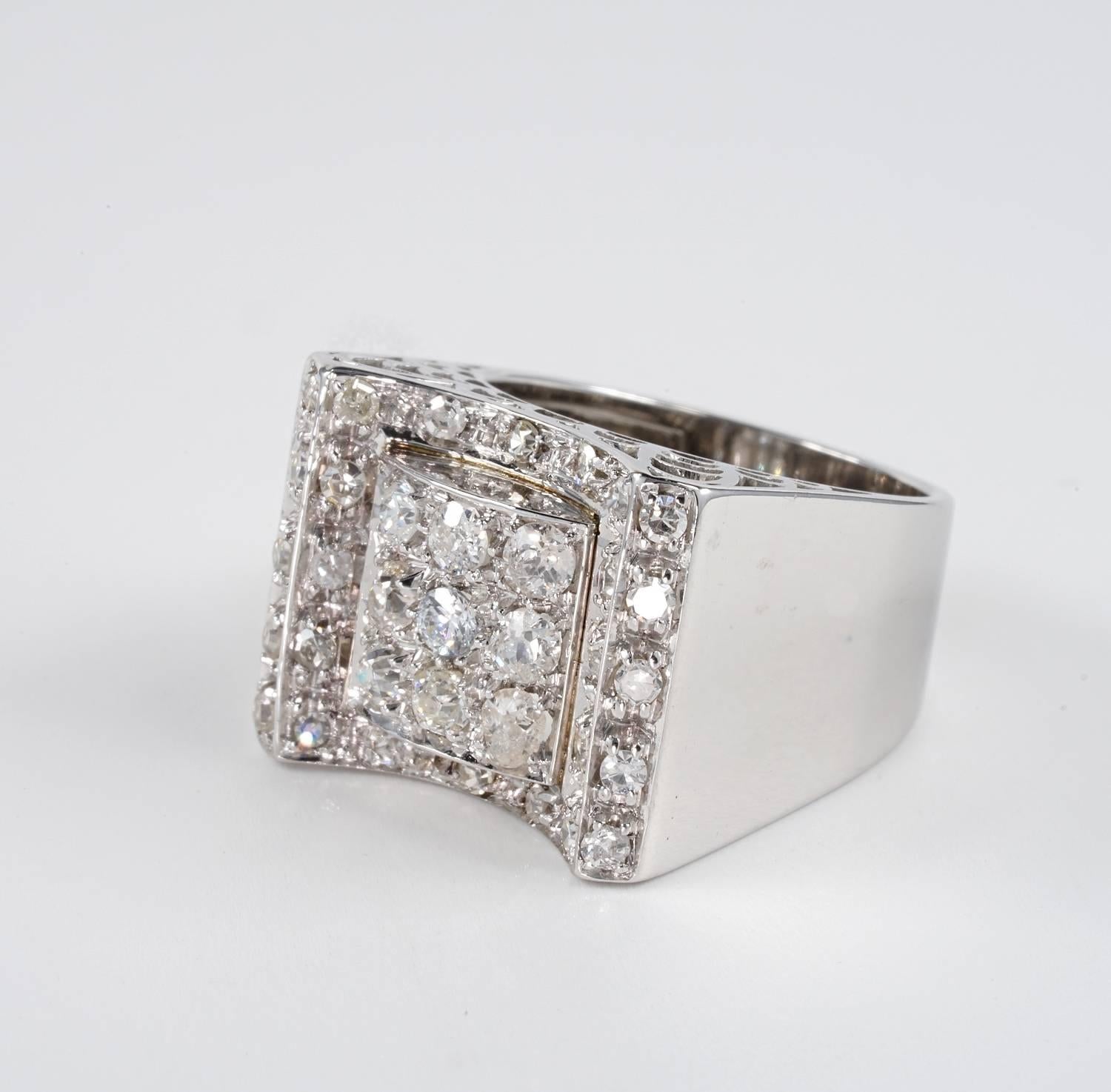 Art Deco 1.50 Carat Diamond Buckle Ring In Excellent Condition For Sale In Napoli, IT