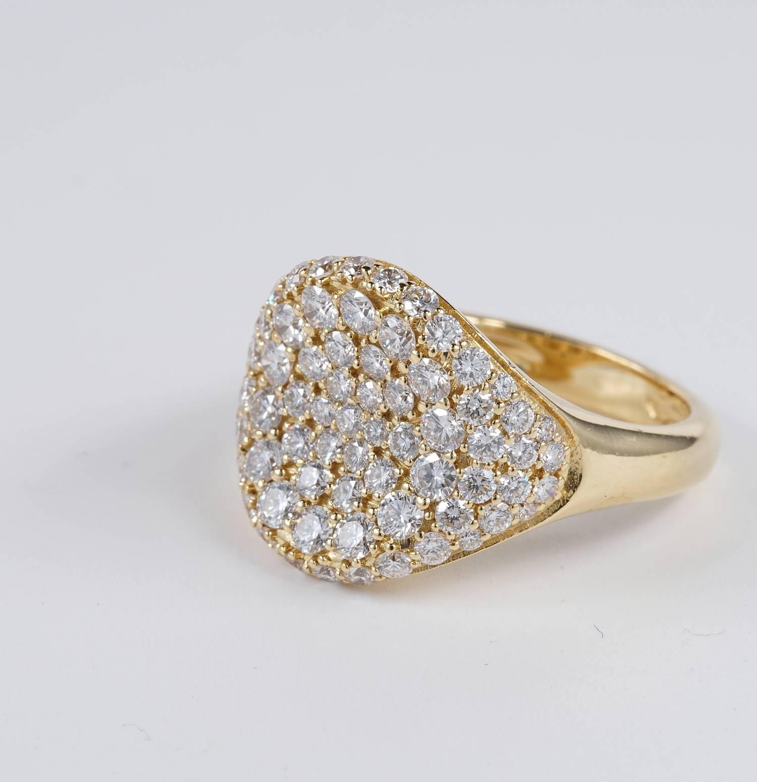 Contemporary 2.0 Carat Diamond Exclusive Signet Ring For Sale