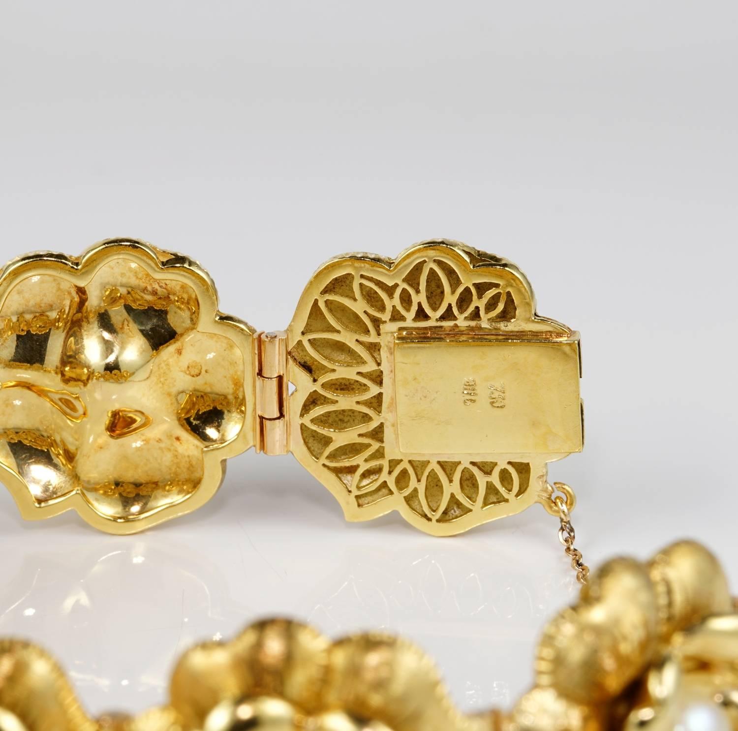 gold bracelet flower design