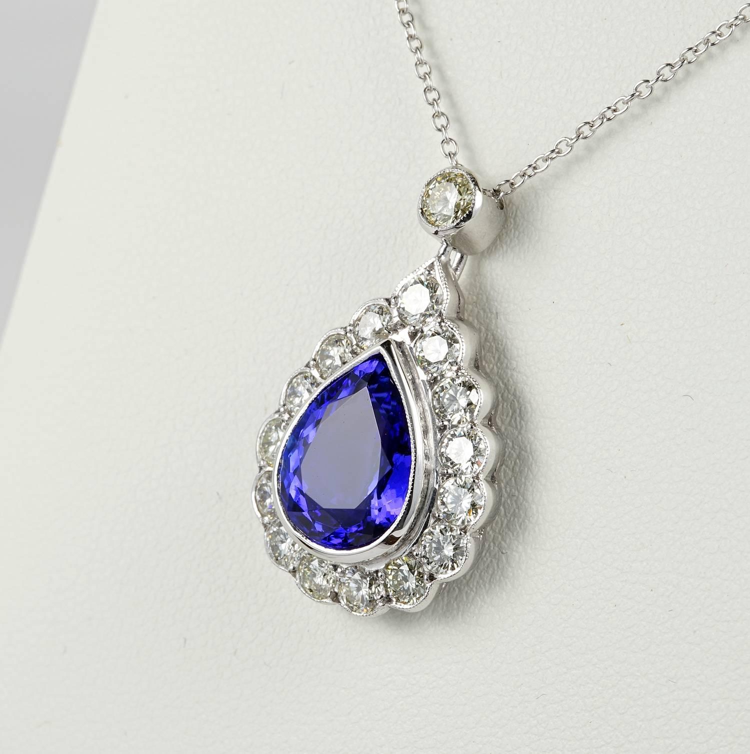 Contemporary 4.80 Carat Royal Tanzanite 2.30 Carat Diamond Pendant Necklace For Sale