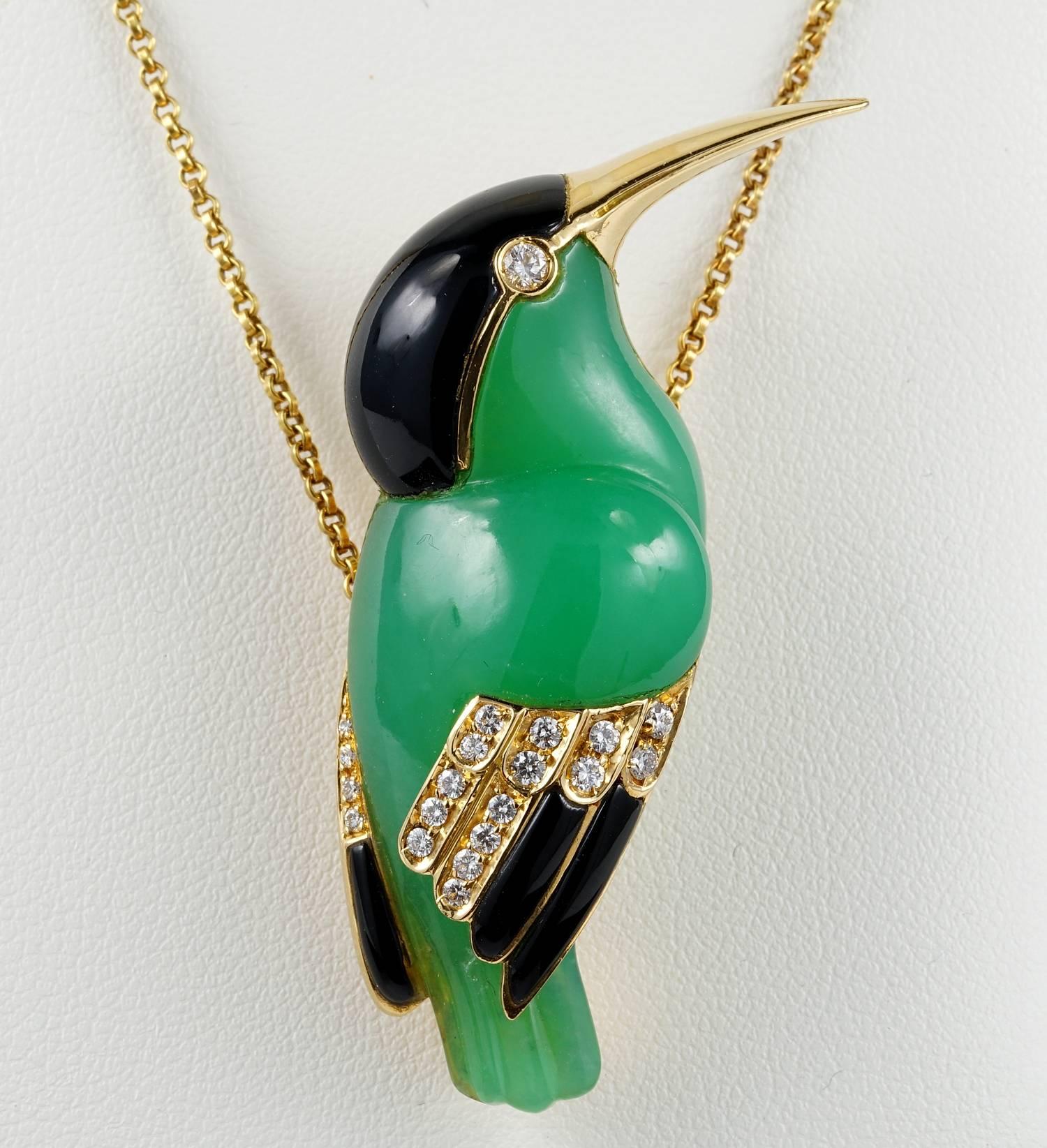 Stunningly hand carved from natural Green Chalcedony, Black Onyx with details made of Diamonds
exclusive Humming Bird made the by Ventrella maison in Rome during the 60's
An italian example of the collectable animalier theme, so charming and
