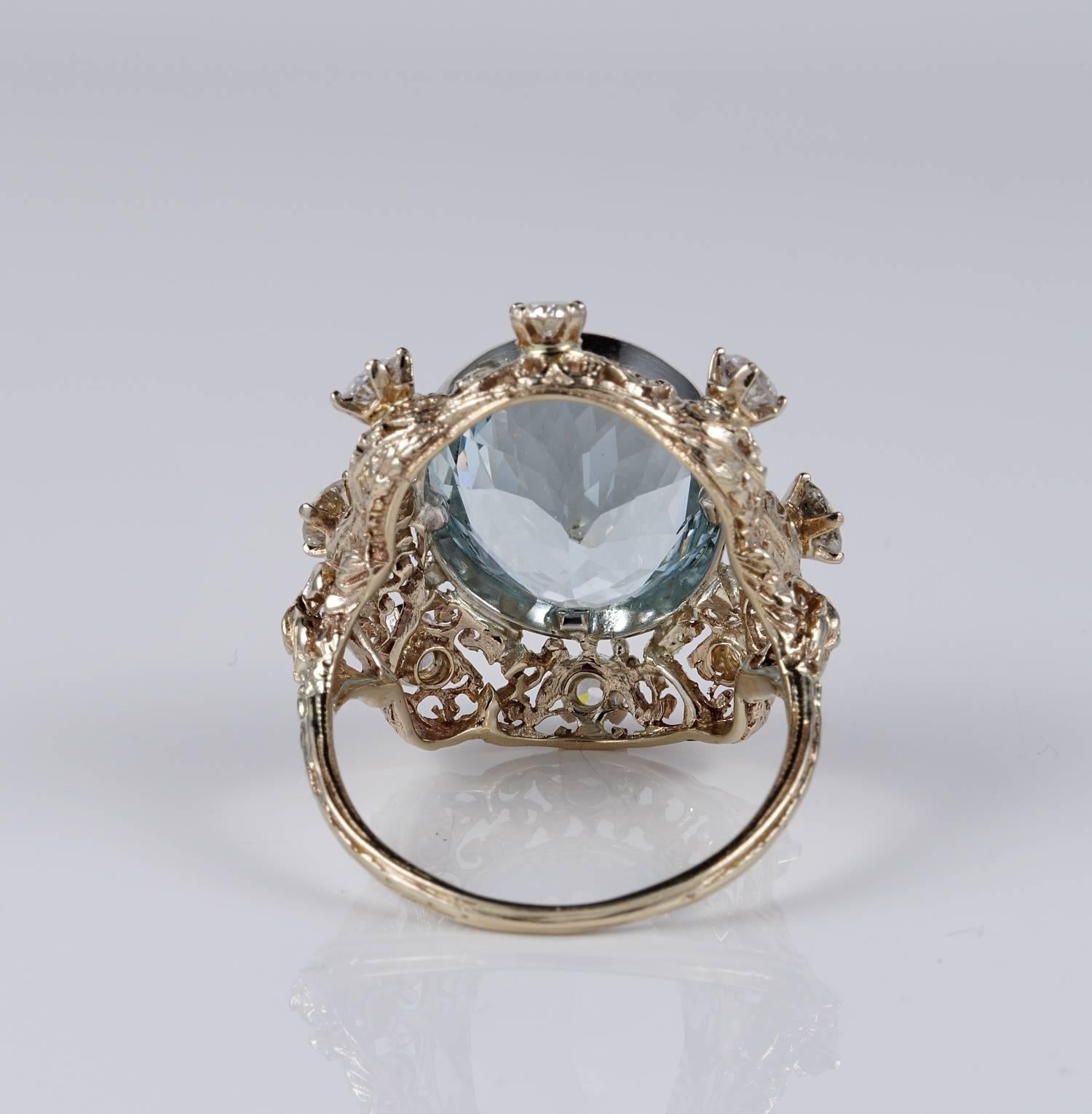 Edwardian 9.30 Carat Aquamarine 1.50 Carat Diamond Rare Ring In Good Condition In Napoli, IT