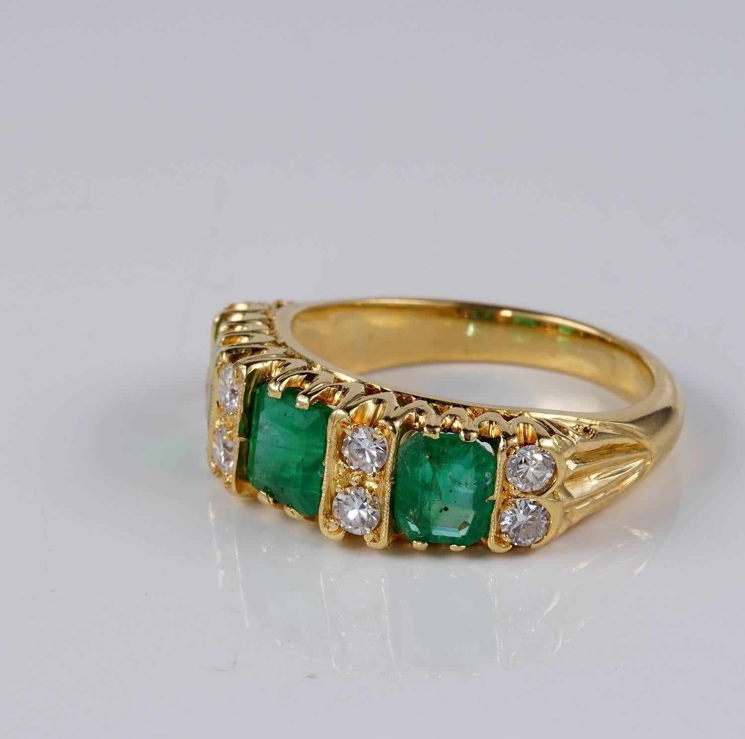 Art Deco 2.0 Carat Colombian Emerald .60 Carat Diamond ring In Good Condition For Sale In Napoli, IT