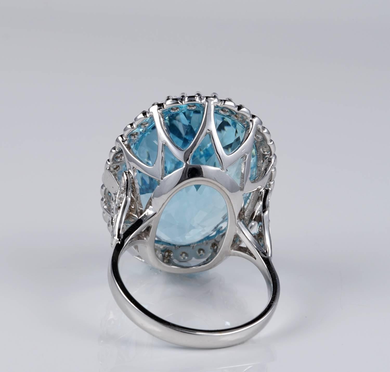 27.0 Carat Intense Blue Aquamarine 0.70 Carat Diamond Vintage Ring In Good Condition For Sale In Napoli, IT