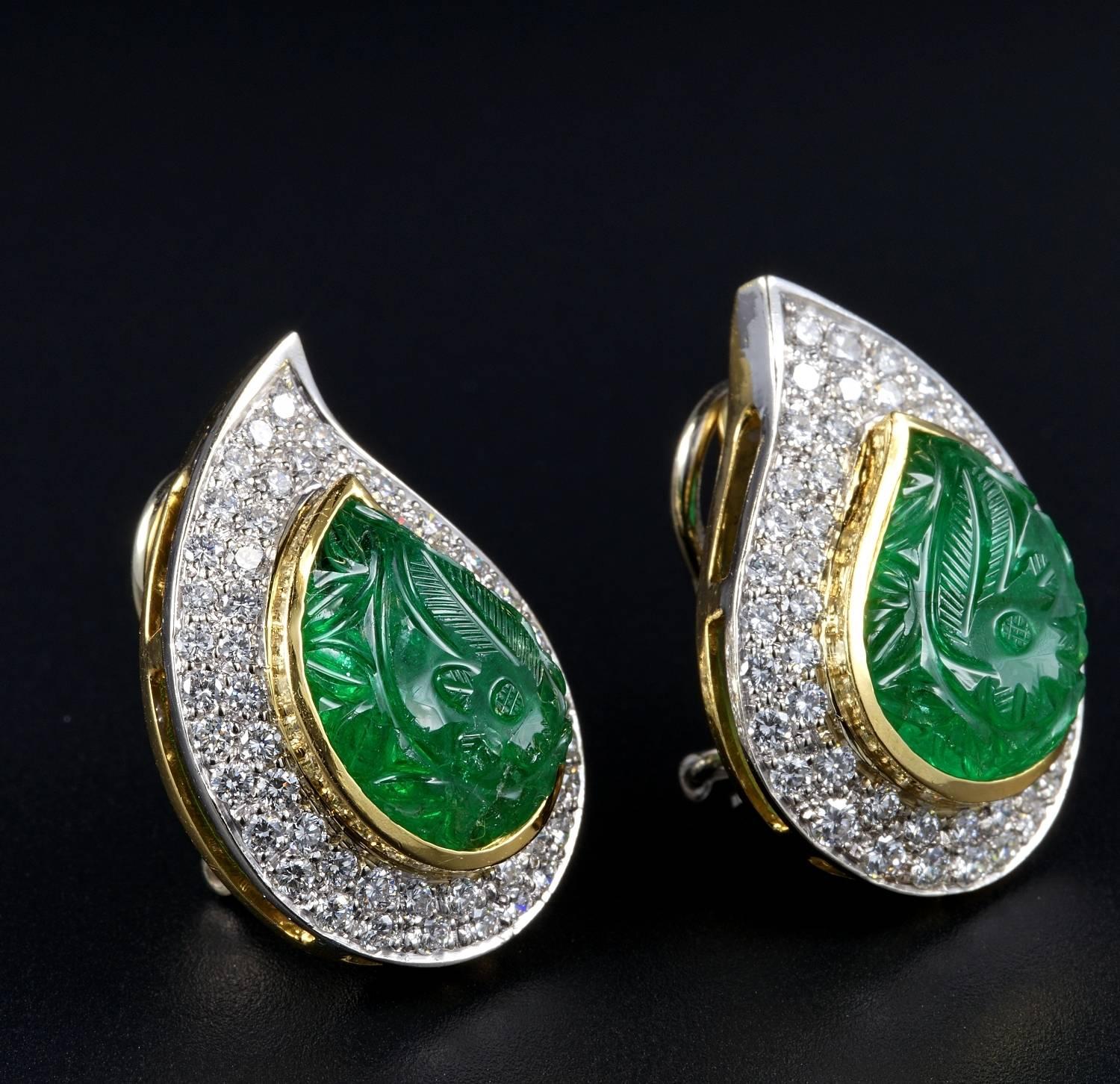 22.0 Carat Carved Mughal Emerald 3.0 Carat Diamond Rare Earrings In Good Condition For Sale In Napoli, IT