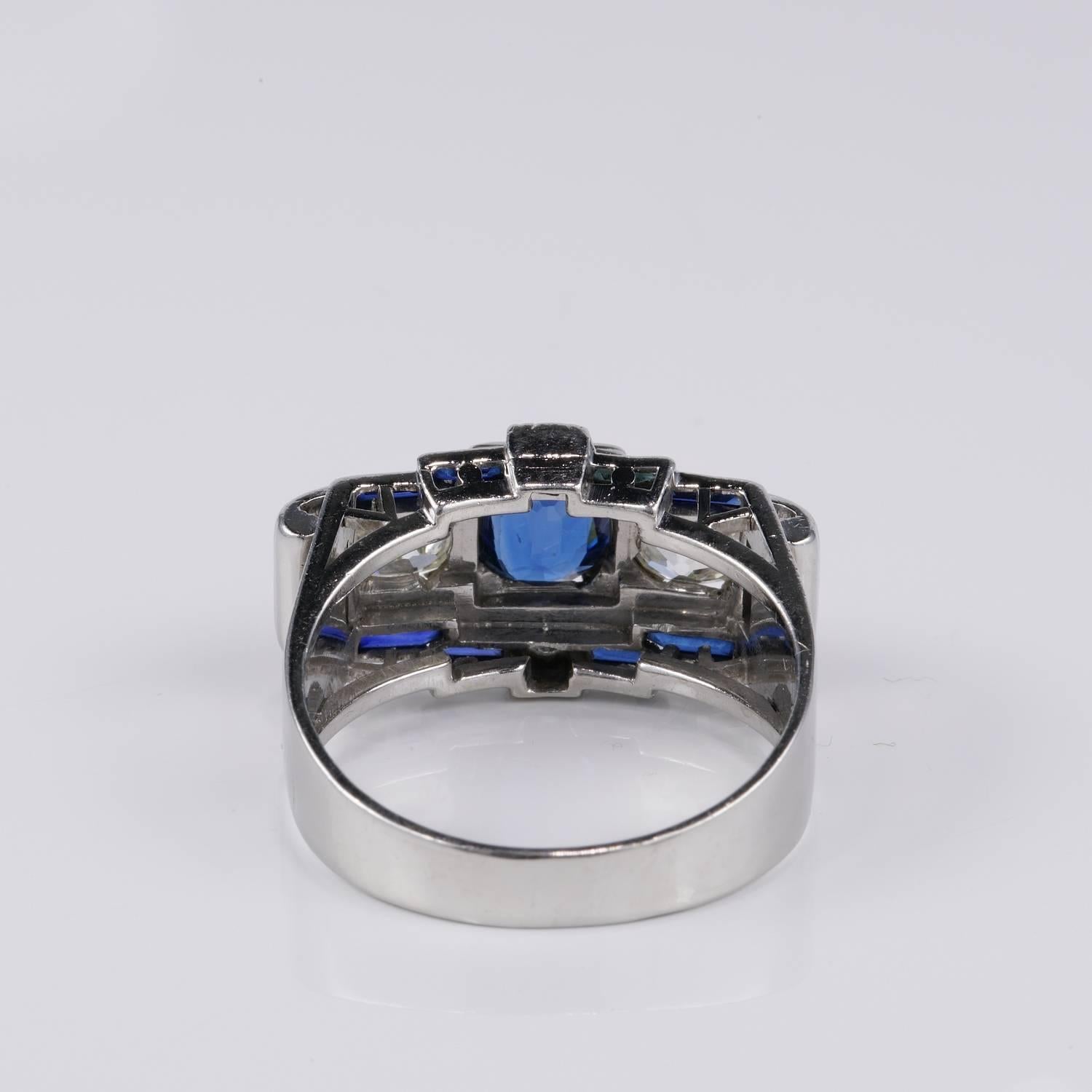 Women's or Men's Art Deco Natural No Heat Sapphire 1.65 Carat G /VVS Old Diamond Platinum Ring
