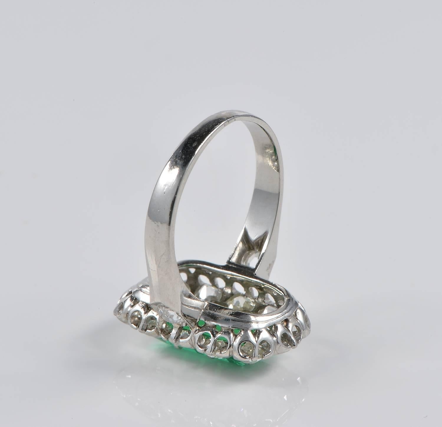 Vintage 1.60 Carat Colombian Emerald 2.20 Carat Mine Cut Diamond Platinum Ring In Good Condition In Napoli, IT