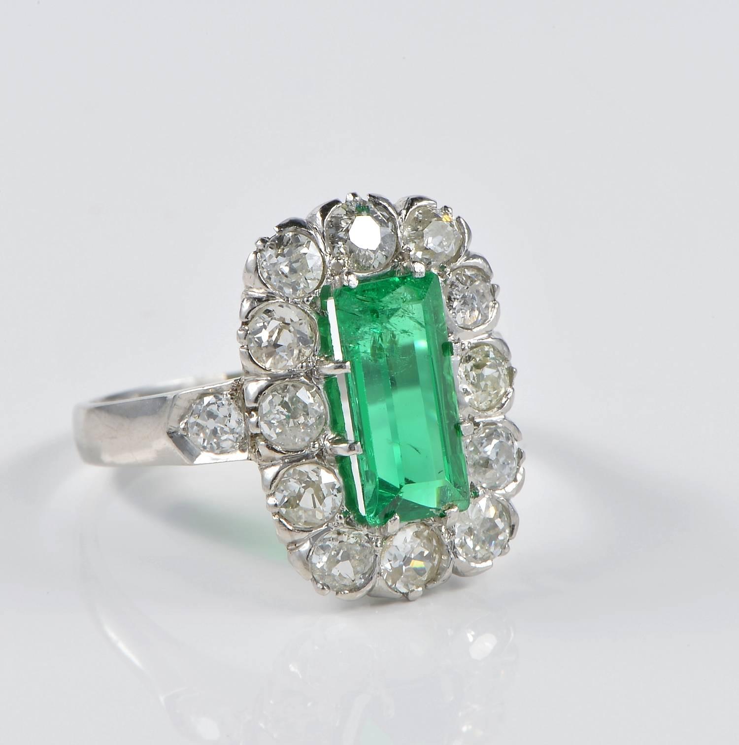True fantastic authentic Art Deco ring dating 1925 ca – sheer luxury from start to finish!
The finest craftsmanship of the era made from solid PLATINUM – tested and guaranteed
Boasting an excellent Natural Colombian Emerald of the most luxurious