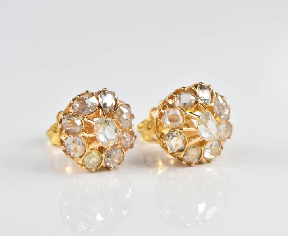 Authentic Victorian high quality old table cut Diamonds classy stud earrings 1890 ca

Fine quality Victorian hand crafting 18 KT not marked - typical Victorian cluster Diamond design in studs version

earrings are 12 mm. in diameter

Boasting high