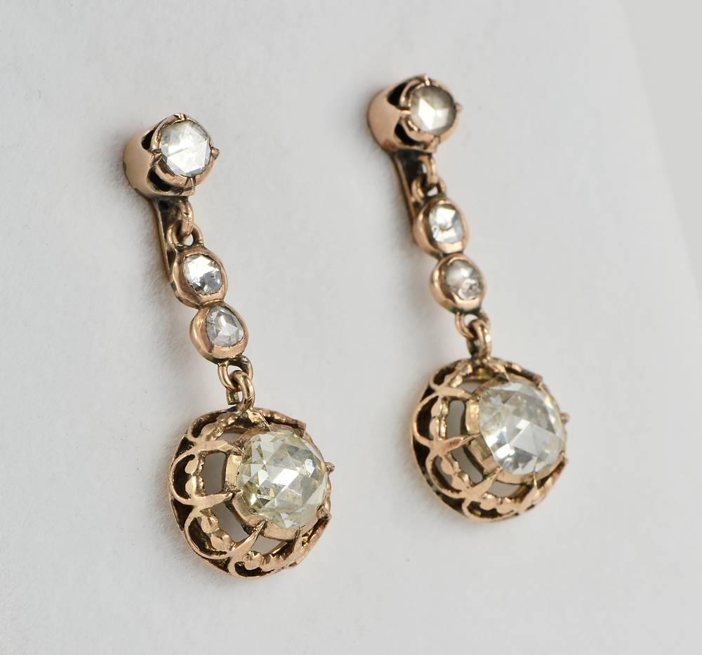 Authentic Georgian Diamond drop earrings 18 Kt not marked

Hand crafted during 1800 ca of solid 18 Kt rose gold - tested

Designed by a line of close back Rose cut Diamonds (larger set on the top) approx. 90 Ct. for the six top Diamonds estimated by