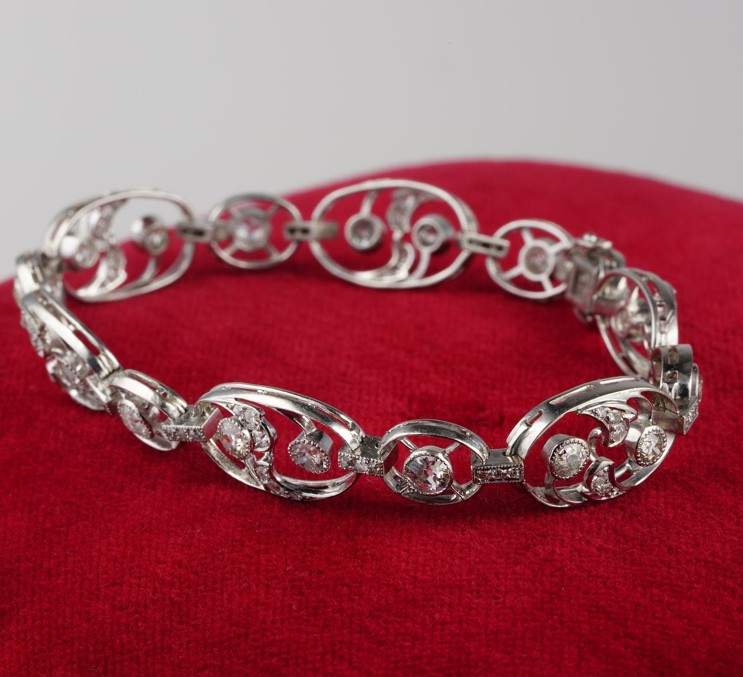 Stunning French 5.20 Carat Diamond Platinum Rare Bracelet In Good Condition For Sale In Napoli, IT