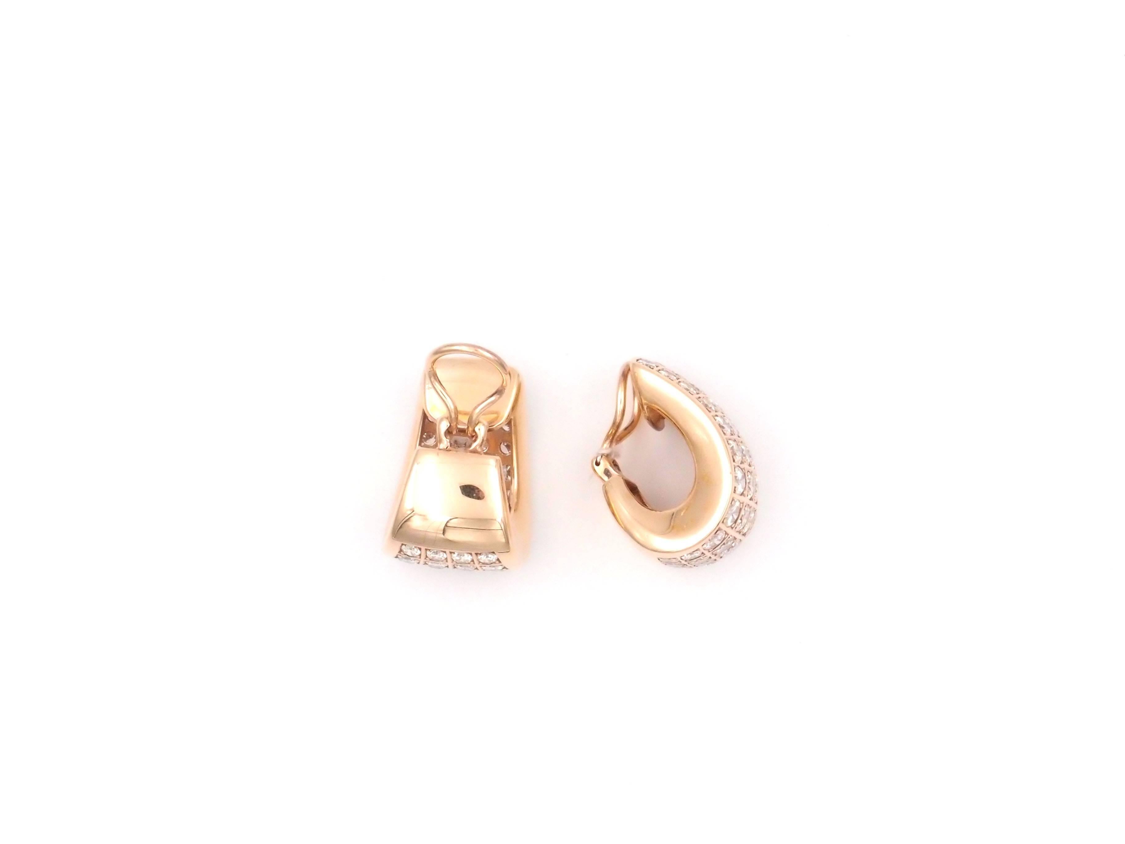 18K yellow gold and earrings set with 90 graduated round brilliant diamonds weighing an approximate total of 7 carats
Diamond quality F-G/VS +