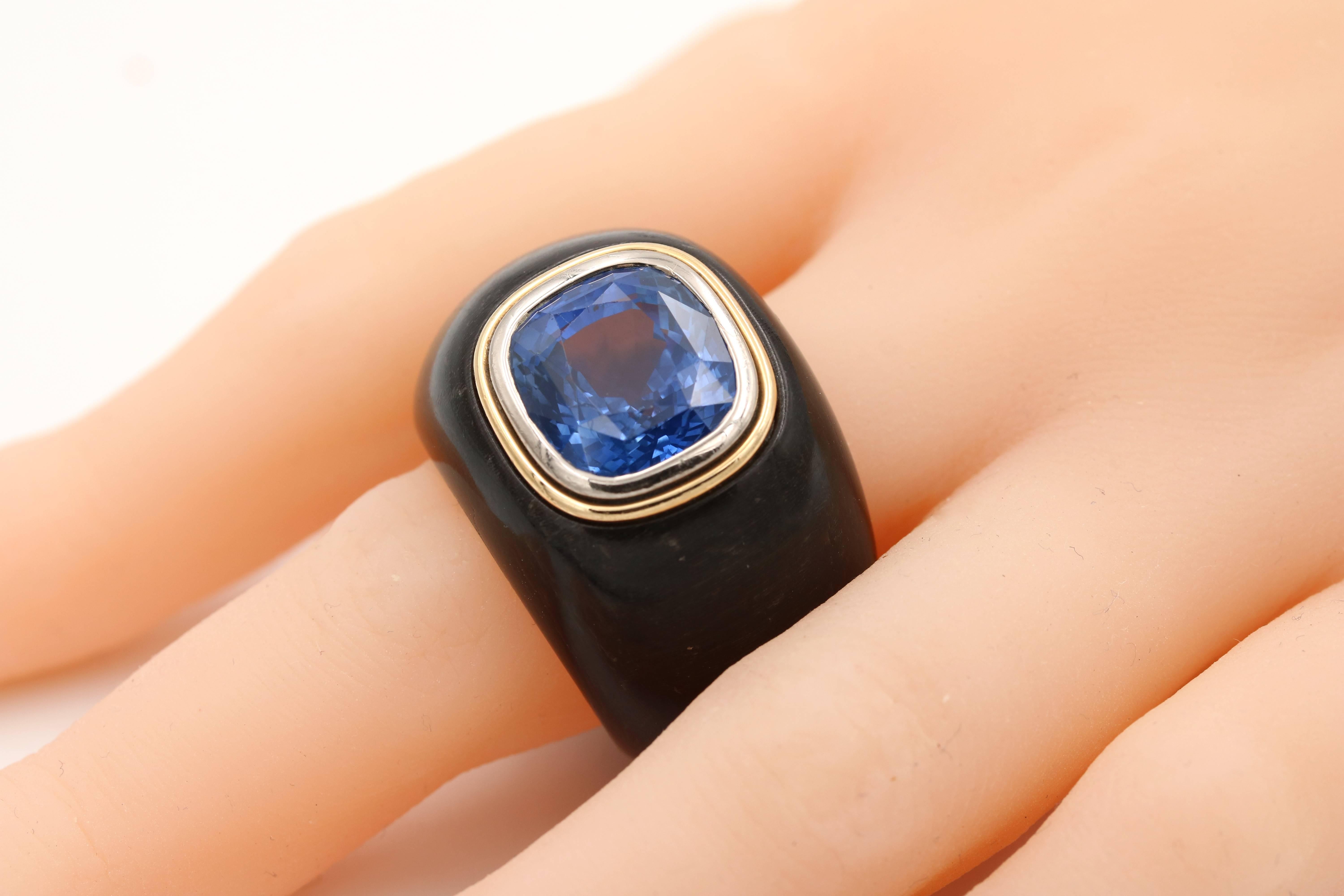 Women's or Men's Wooden Bombe Designed Ring Set with Large Cushion Cut Sapphire For Sale