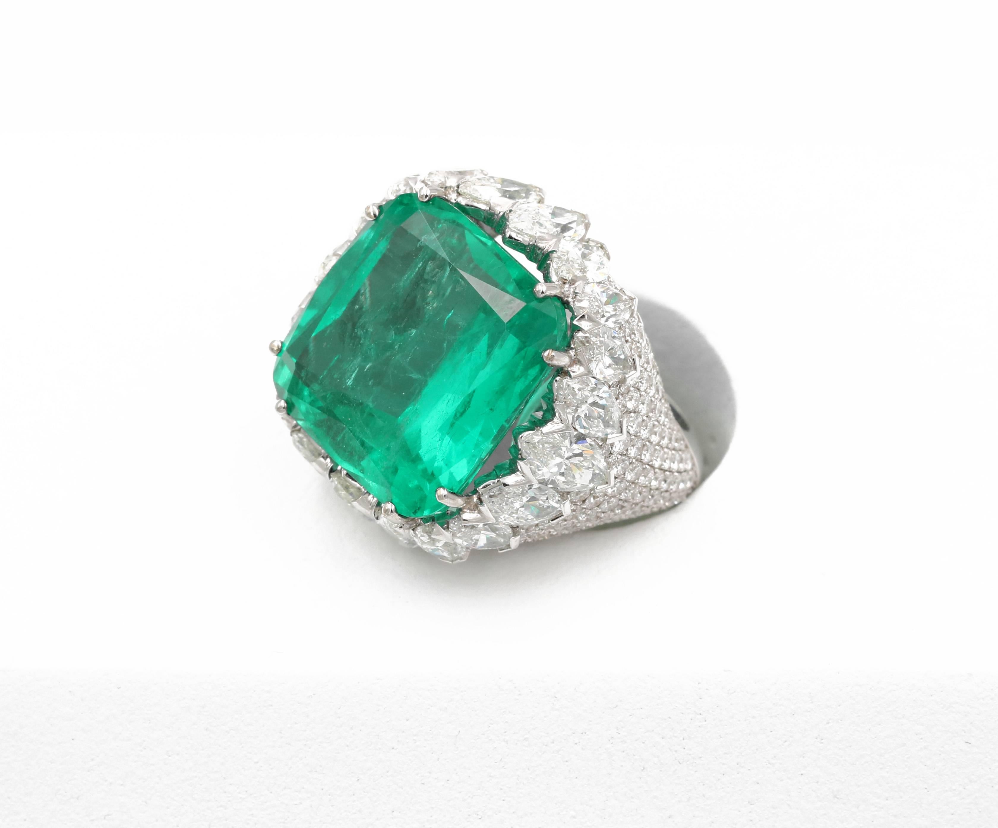 Cushion Cut 18 Karat White Gold 25.45 Carat Colombian Emerald and Diamond Ring For Sale