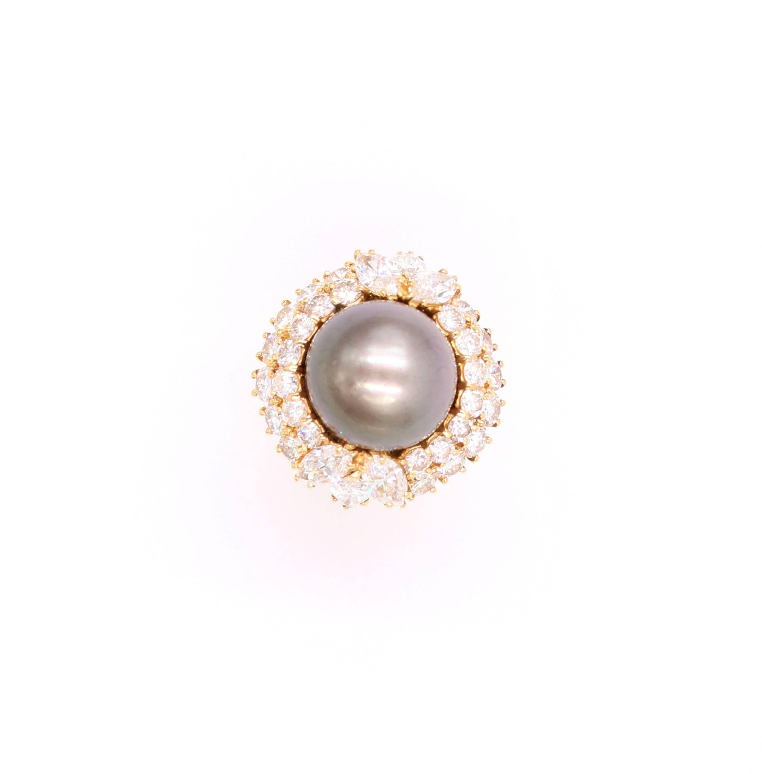 Harry Winston Tahitian Pearl and Diamond Ring In Excellent Condition For Sale In Beverly Hills, CA