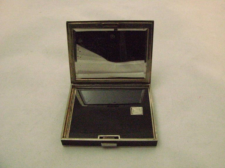 Beautiful Silver and Enamal Art Deco compact/box.
The box is signed Chaumet Paris.
The decoration on the box is probably gold, with rubies and diamonds.

The box is circa 7,5 cm long, circa 6 cm wide and circa 1,2 cm high.