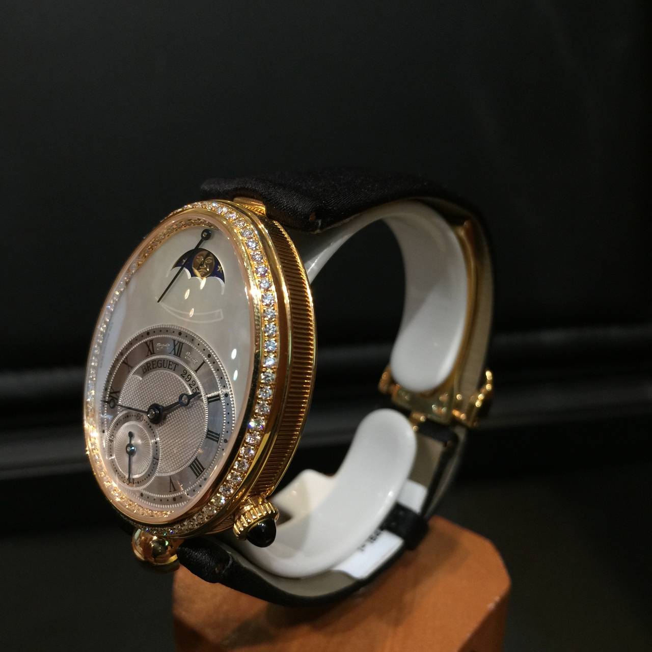 Breguet Reine de Naples in 18K Yellow Gold. This beautiful Reine de Naples ladies timepiece features a white Mother of Pearl Dial with 18K YG Case Set with Approximately .83ctw Round Pave Style Set Diamonds.

Self Winding Movement with Small