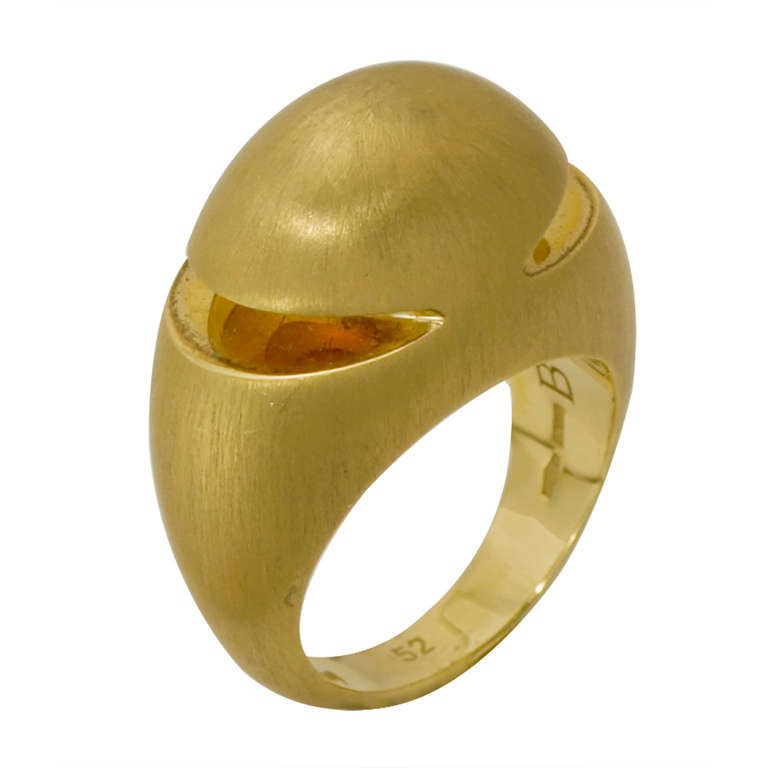 Bulgari Cabochon ring in satin finish in 18K yellow gold. Size 6.